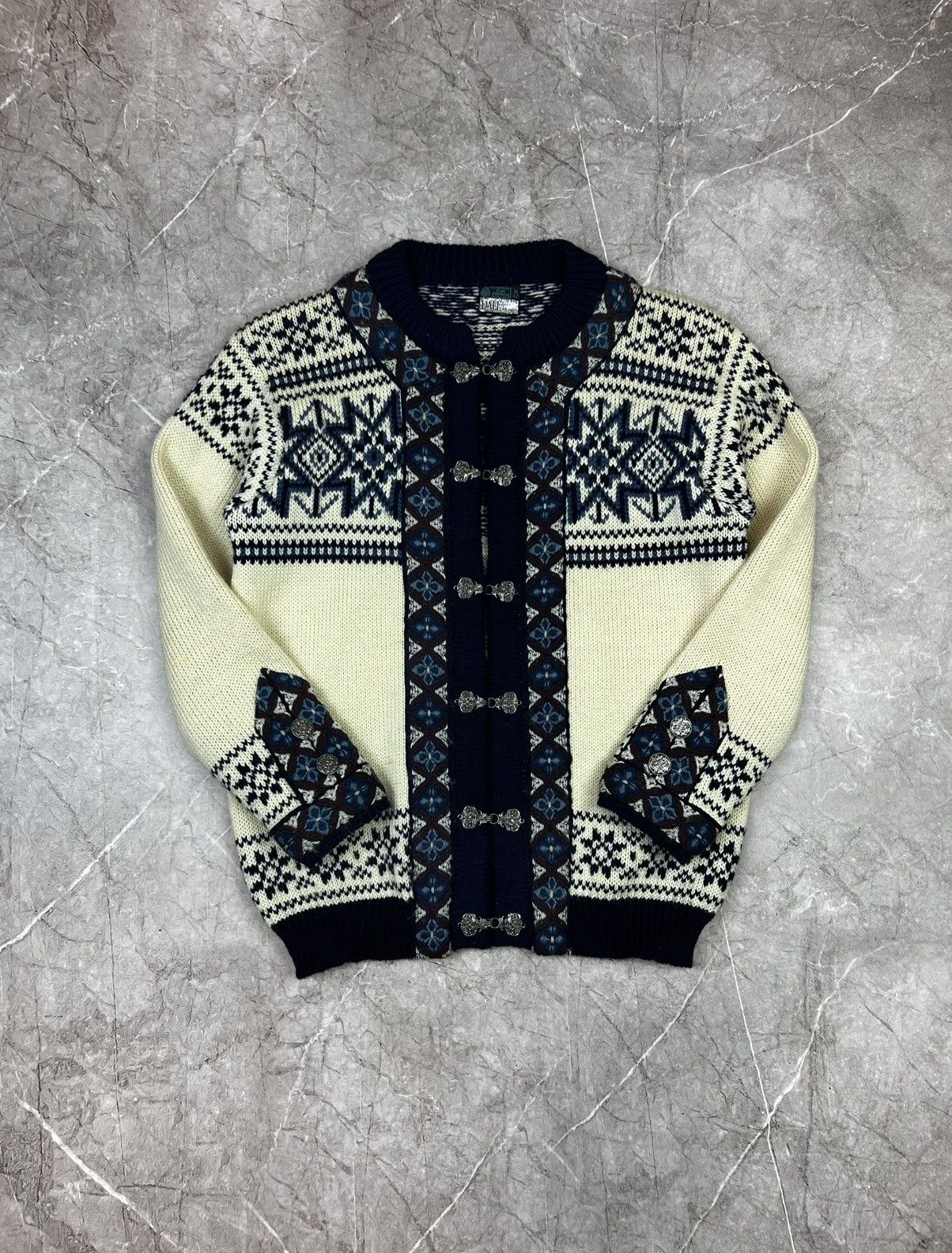 Dale Of Norway Vintage Dale Of Norway Pure Wool Cardigan Sweater Women Sz M Size M / US 6-8 / IT 42-44 - 2 Thumbnail