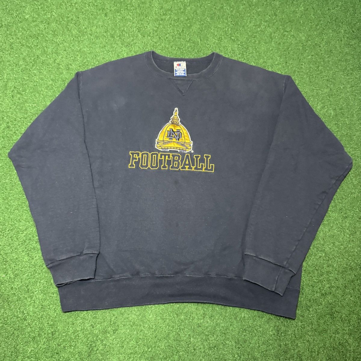 Champion Vtg 90s Notre Dame Football Fighting Irish Champion Crewneck Size US XXL / EU 58 / 5 - 1 Thumbnail