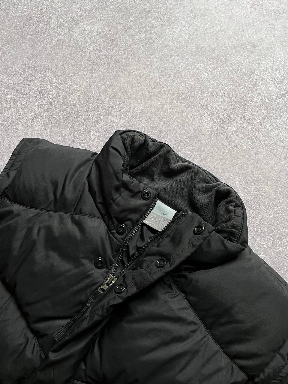 Nike × Vintage Vintage Nike Swoosh Black Puffer Vest Y2K L Size US L / EU 52-54 / 3 - 4 Thumbnail