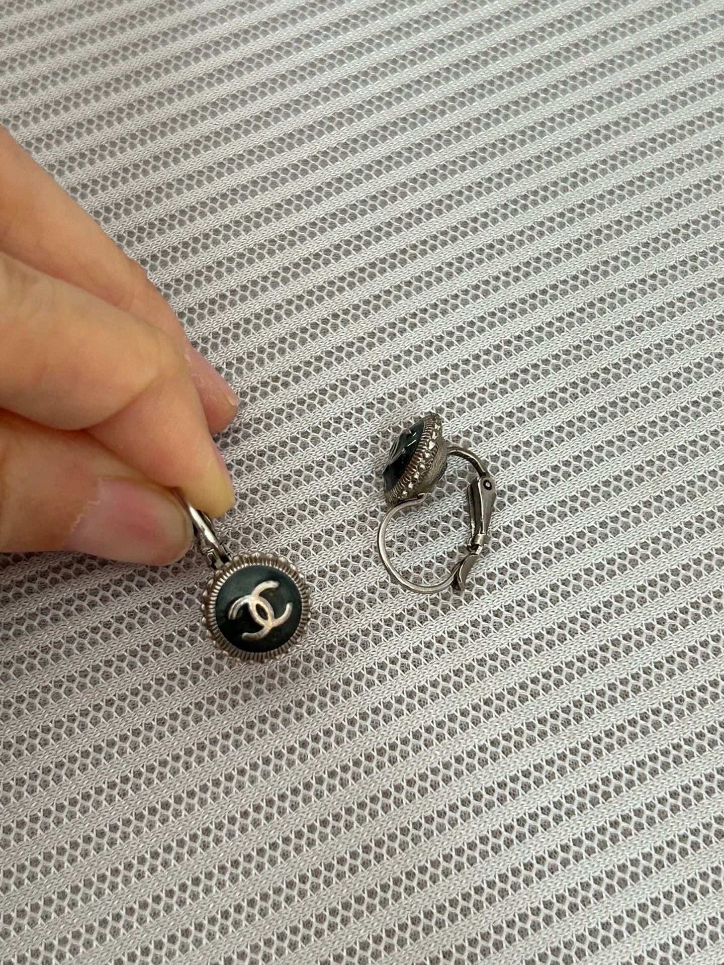Chanel Chanel Circle Logo Earrings 99 New Size ONE SIZE - 3 Thumbnail