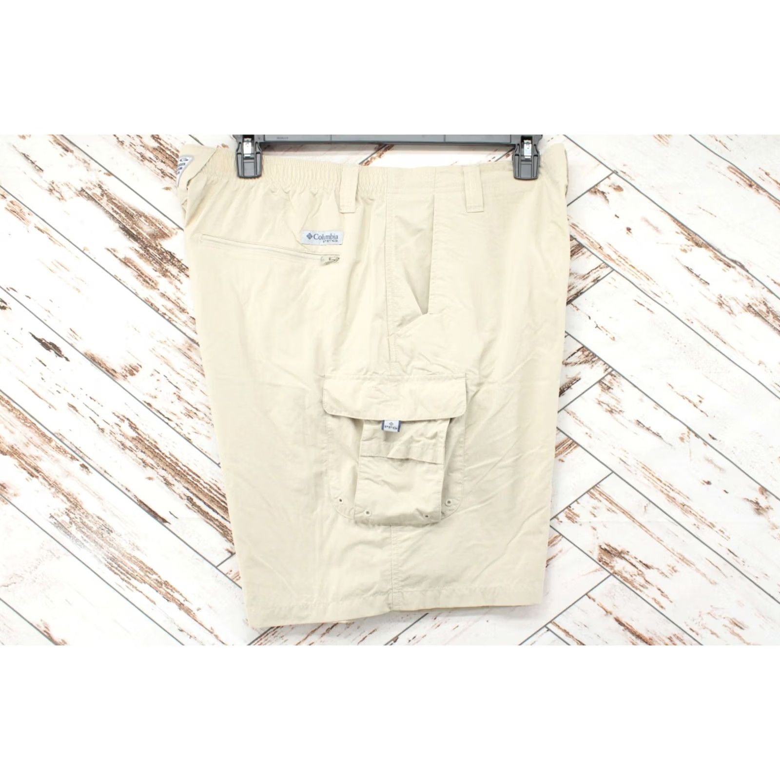 Vintage Columbia Omni-Shield PFG Shorts Mens Large Beige Cargo Chino Beach Outdoor Fishing Nautical PFG Size US 33 - 6 Thumbnail