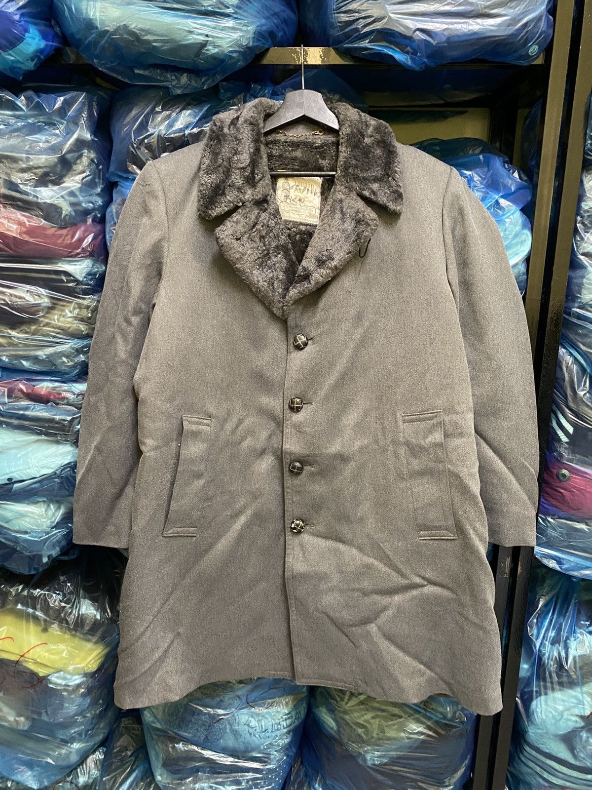 London Fog Vintage 1980s Ash Gray Faux Fur Collar Overcoat Fashionland Size US M / EU 48-50 / 2 - 4 Thumbnail