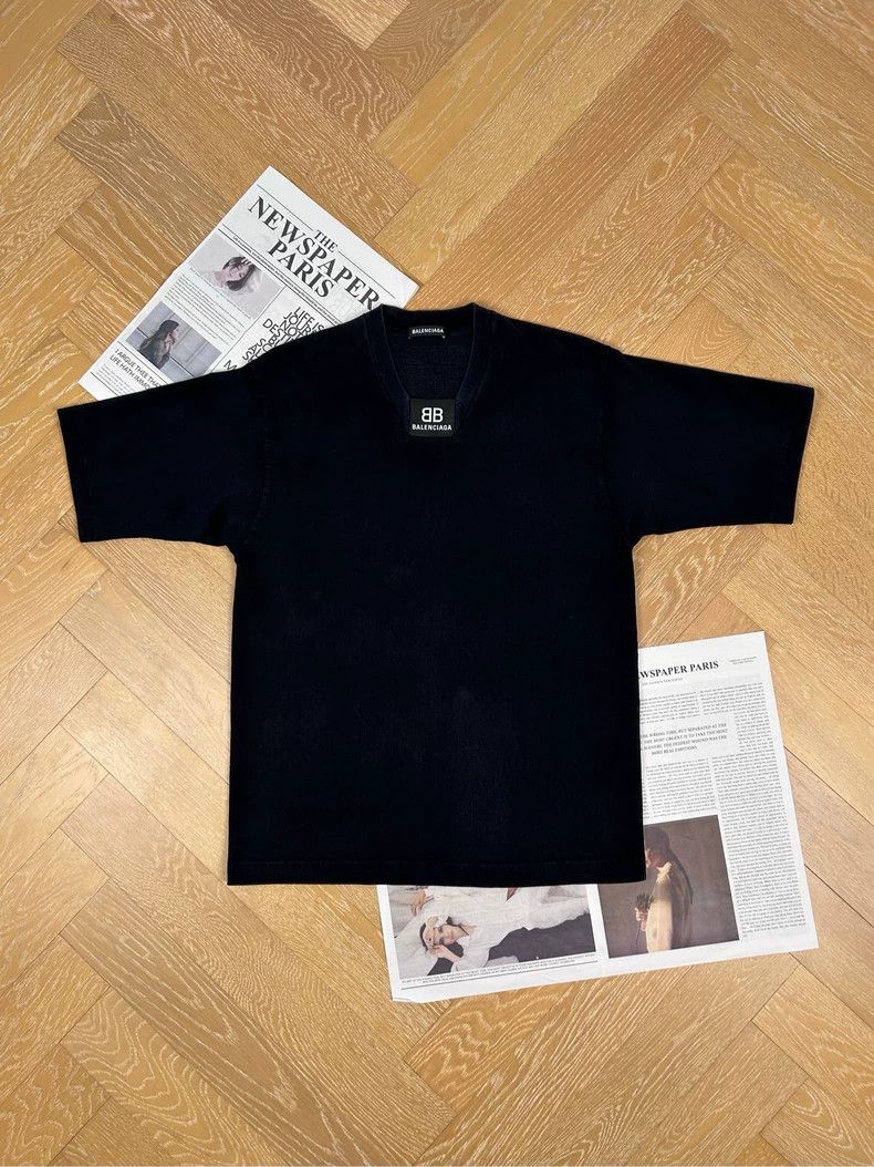 Balenciaga Balenciaga Logo logo micro V-neck loose short sleeve T-shi Size US XXS / EU 40 - 1 Thumbnail
