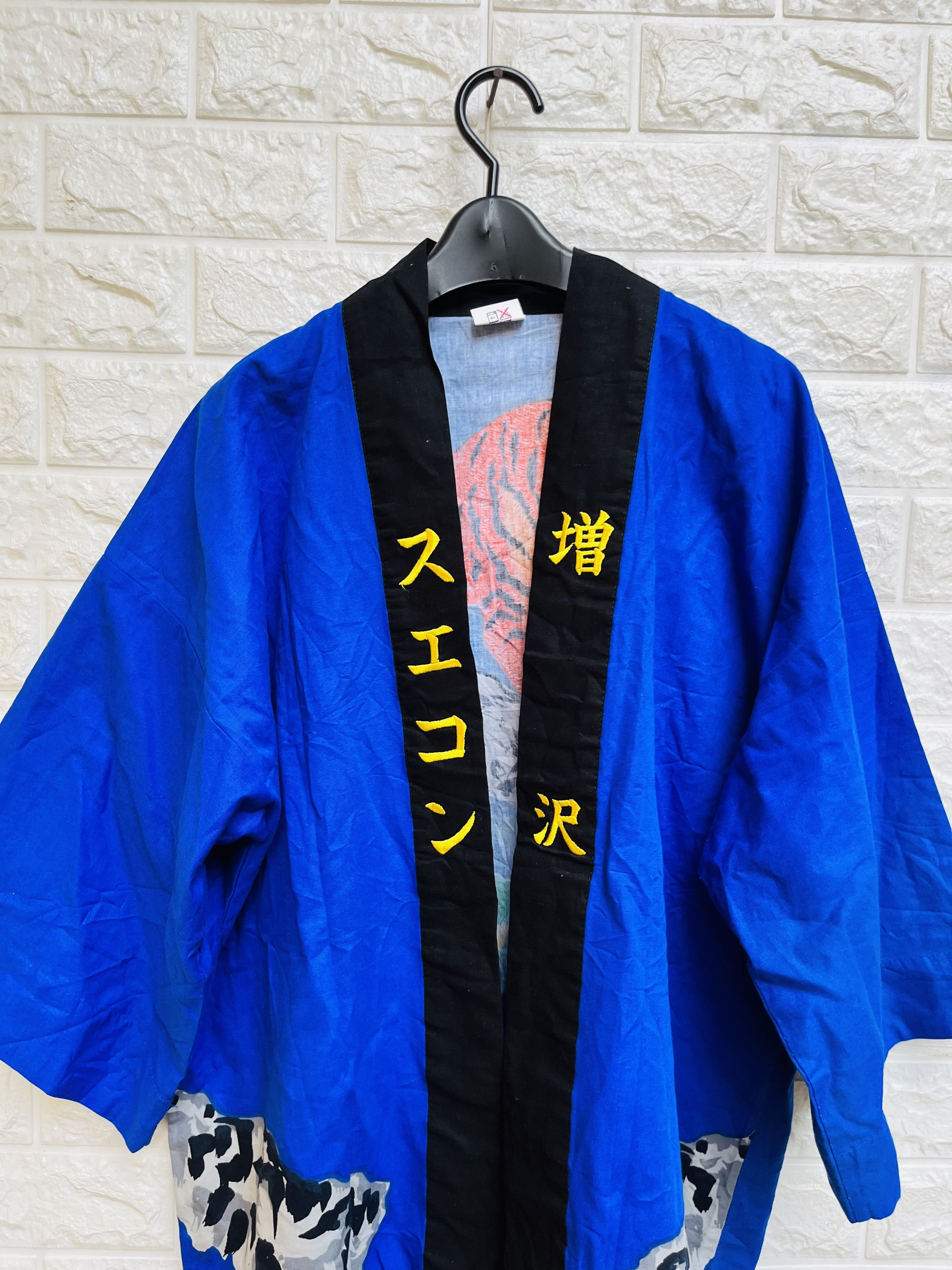 Japanese Brand × Vintage Vintage Tiger Fight Dragon Japanese Designer Fashion Style Size US L / EU 52-54 / 3 - 3 Thumbnail
