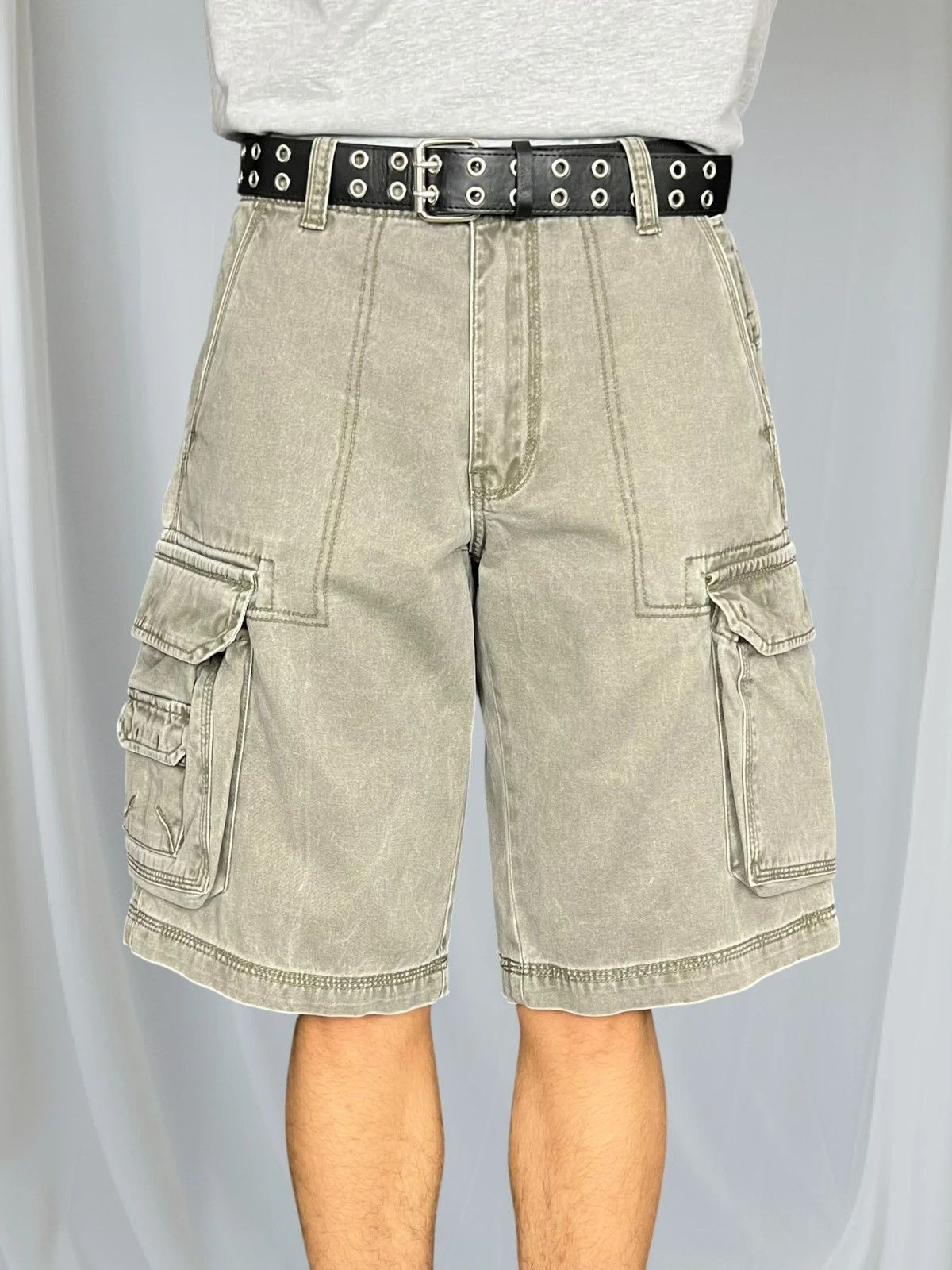 Vintage Vintage Khaki Southbay Cargo Wide Shorts 32W Size US 32 / EU 48 - 4 Thumbnail