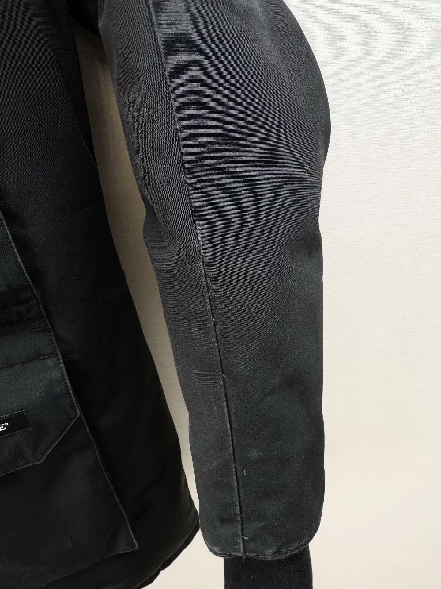 Canada Goose Canada Goose XS Down Jacket Worn Armpit/Cuffs Fading Size US XS / EU 42 / 0 - 7 Thumbnail