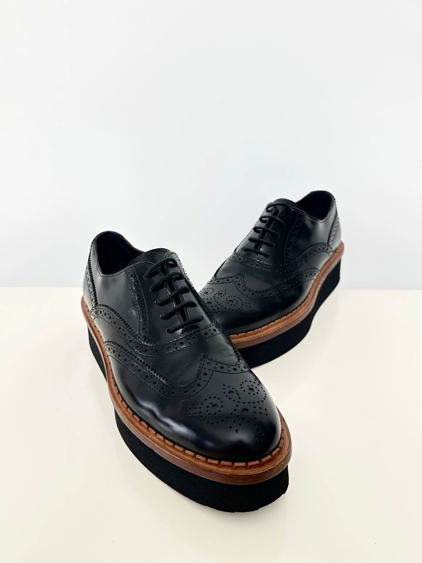 Tod's Tod's Women's Leather Brogue Loafer Black Size US 6 / IT 36 - 7 Thumbnail