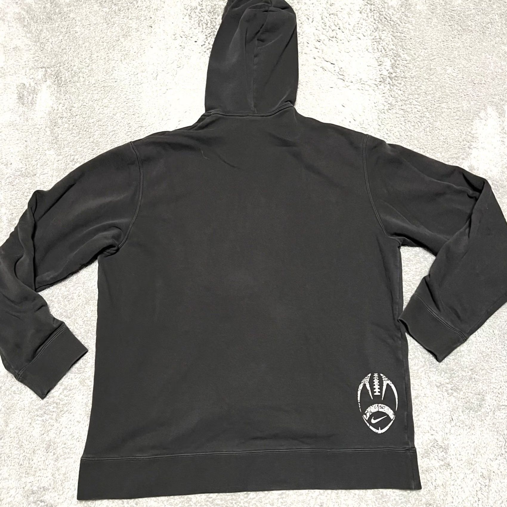 Nike VINTAGE Nike Beast Football Center Swoosh Silver Tag Hoodie Sweatshirt Men Large Black Stain Low-residual, Pullover, Regular Size L Size US L / EU 52-54 / 3 - 4 Thumbnail