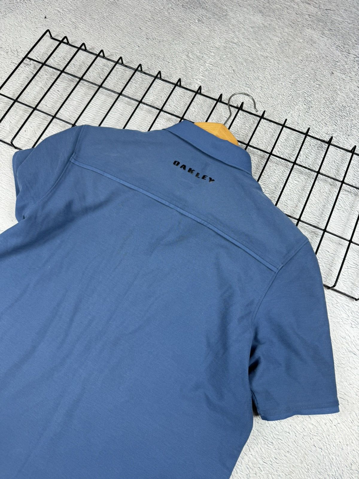 Oakley × Vintage Vintage Oakley Blue Center Logo Polis Streetwear S size Size US S / EU 44-46 / 1 - 10 Thumbnail