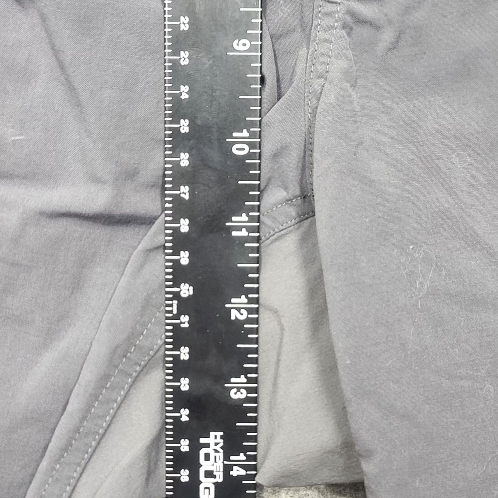 Mountain Hardwear Mountain Hardwear Castil Shorts Men 32 Grey Nylon Hiking Camping Travel Casual Cargo Breathable Quick Dry Pockets Regular Rise Mid 10-12in Inseam 10in Size US 32 / EU 48 - 7 Thumbnail
