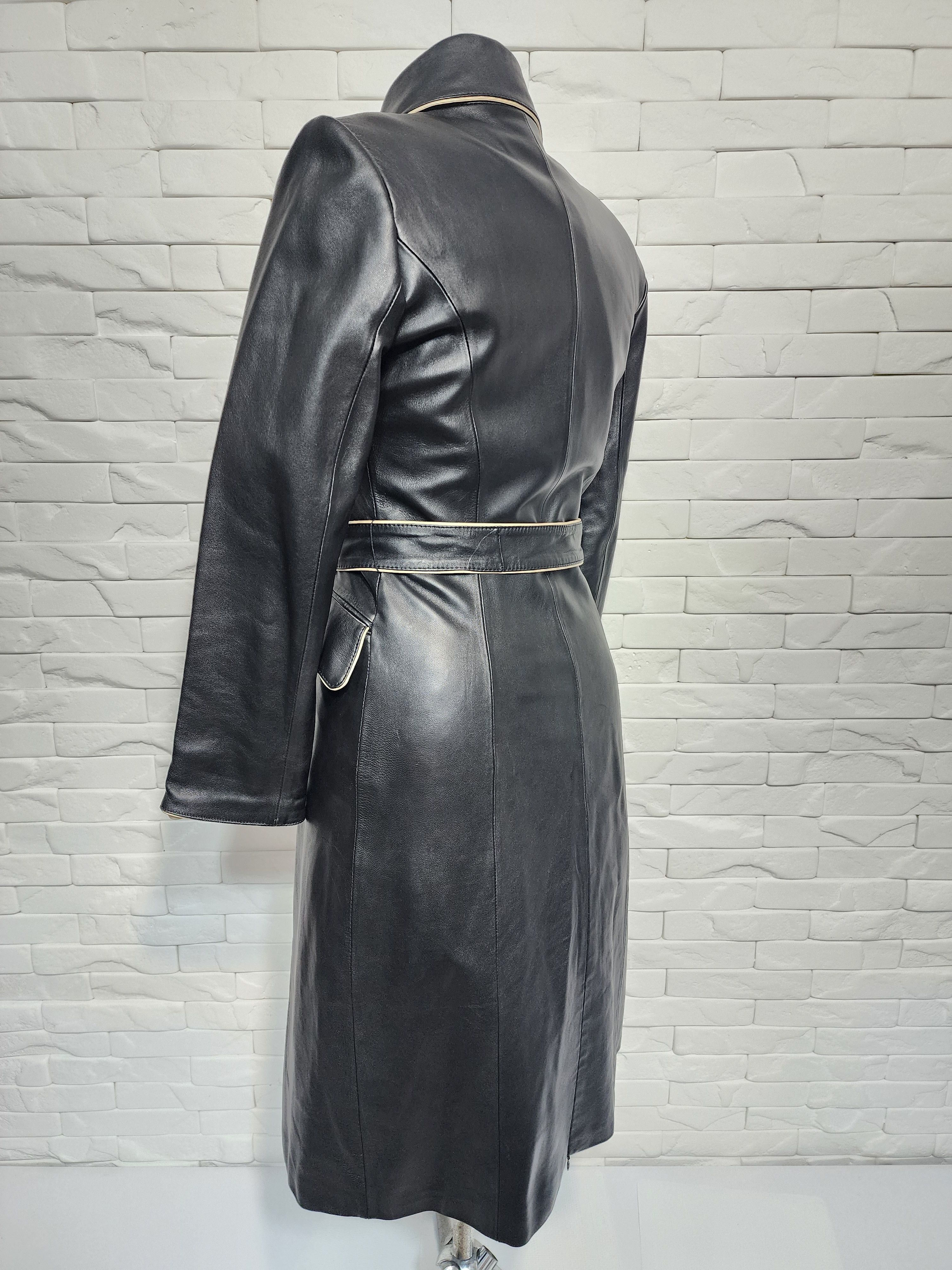 Designer Women black leather raincoat. Size S / US 4 / IT 40 - 6 Thumbnail