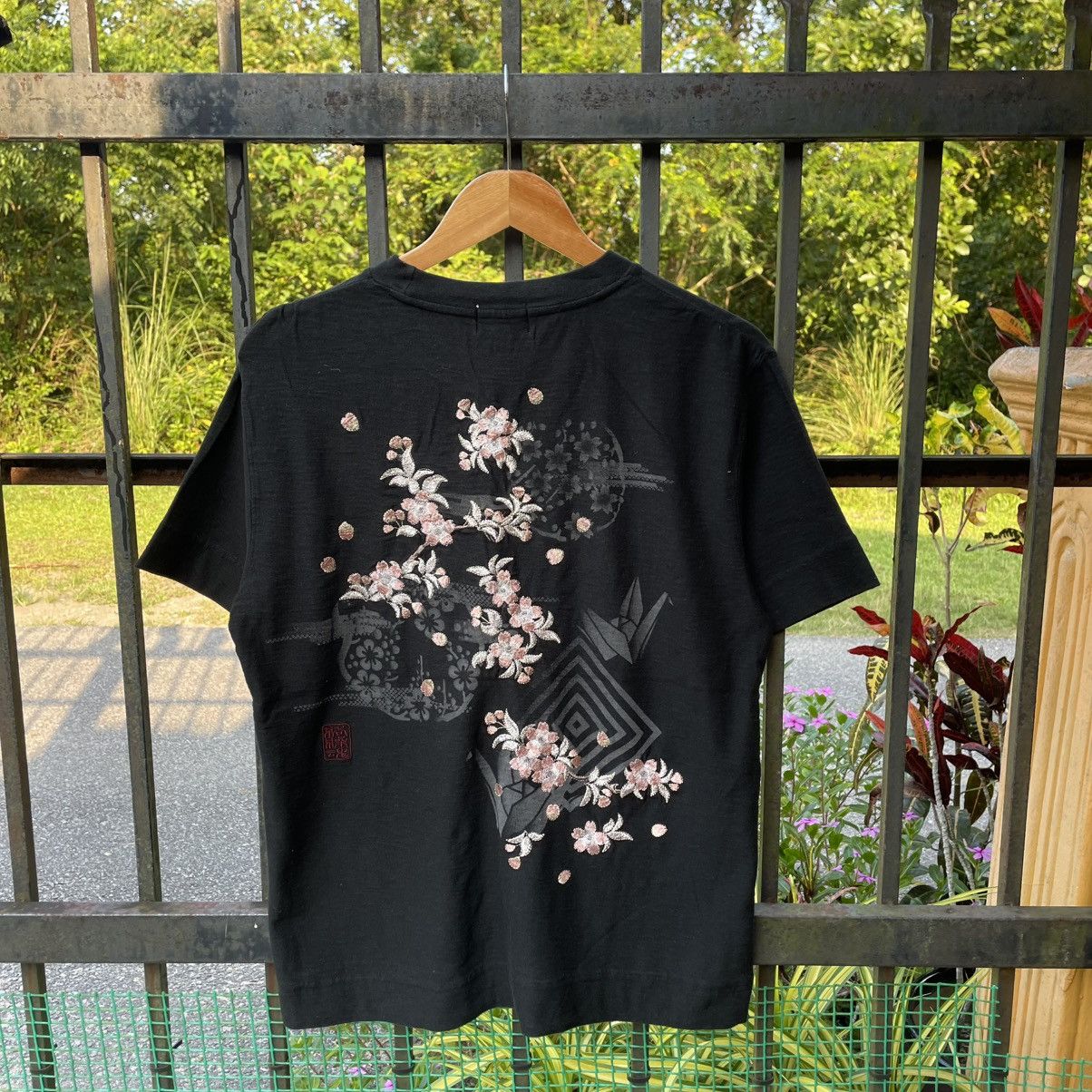 Japanese Brand 🔥Karakuri Tamashi Embroidered Motive Flower Sukajan Tee Size US L / EU 52-54 / 3 - 1 Thumbnail