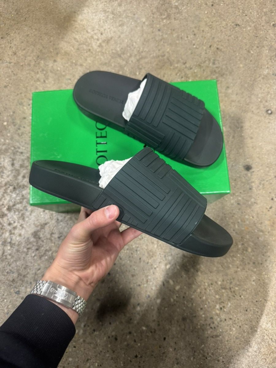 Bottega Veneta Bottega Veneta Embossed Rubber Slides NEW 550$ Size US 7 / EU 40 - 2 Thumbnail