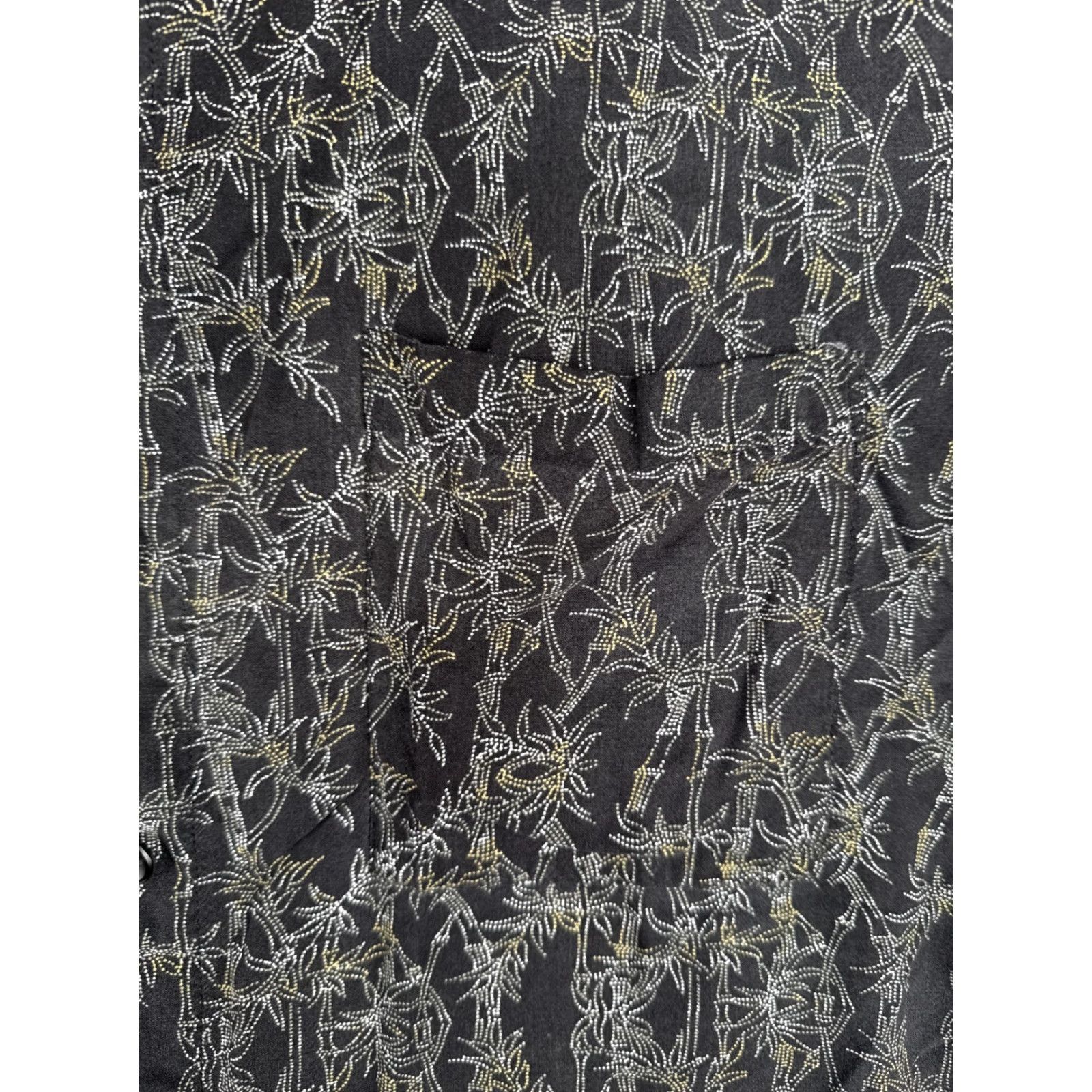 Vintage VINTAGE Cambridge Classics Shirt Men Hawaiian Floral 100% Rayon Button-Up Short Sleeve Blue Black Large Adult 100% Rayon Size US L / EU 52-54 / 3 - 6 Thumbnail