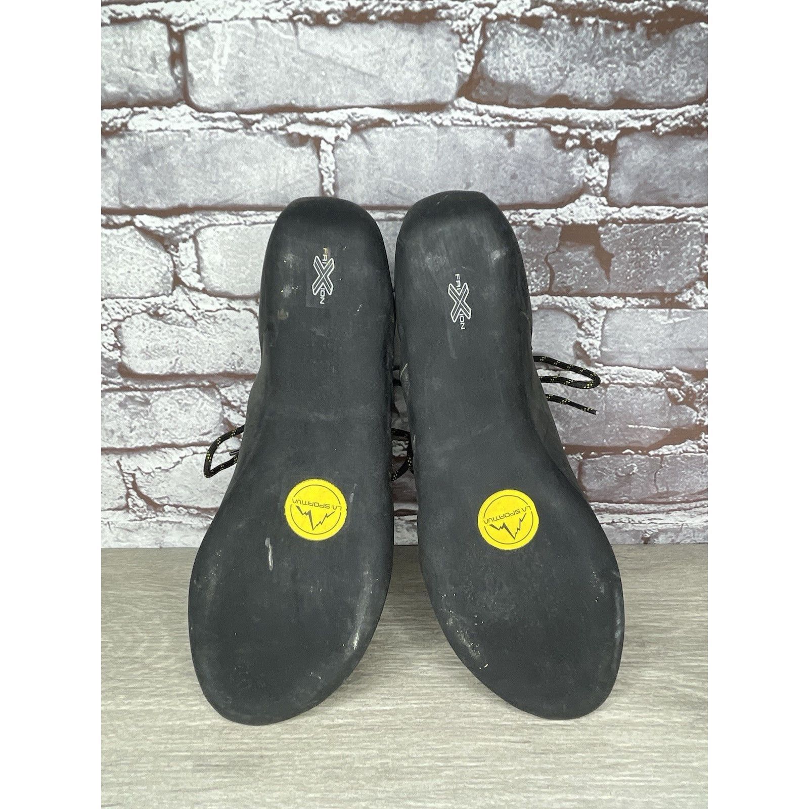 La Sportiva La Sportiva Tarantulace Black Leather Red Rock Climbing Shoe Size US 10.5 / EU 43-44 - 12 Thumbnail