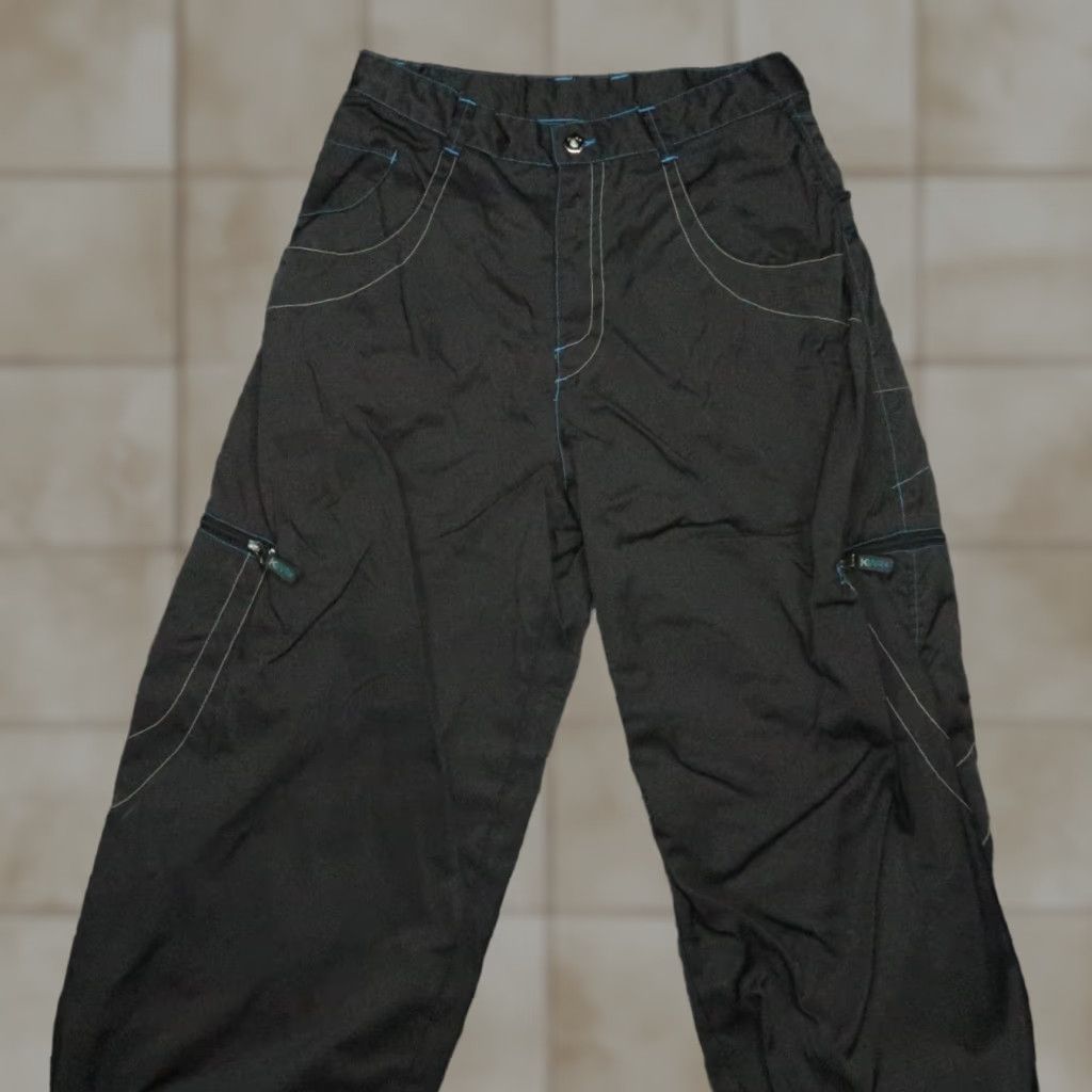 Vintage VINTAGE Kikwear Pants Men 32x32 Black Nylon Cargo Baggy Skater Y2K Pants Mens Size US 32 / EU 48 - 1 Thumbnail