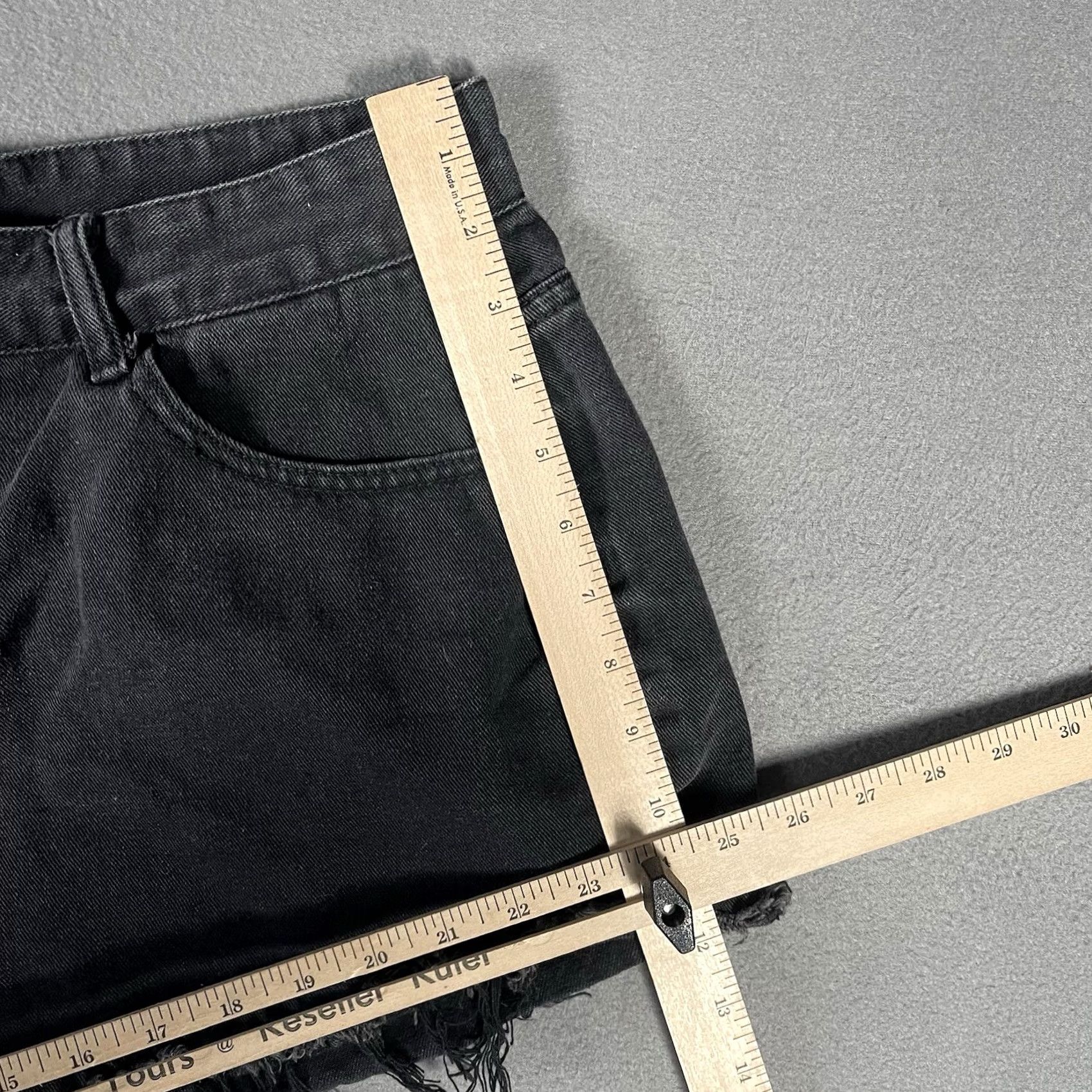 Shein VINTAGE? No. Shein Black Denim Women's Shorts XL Embroidered Flames Distressed 5-Pocket Denim Cut-Off Size 40" / US 18 - 6 Thumbnail