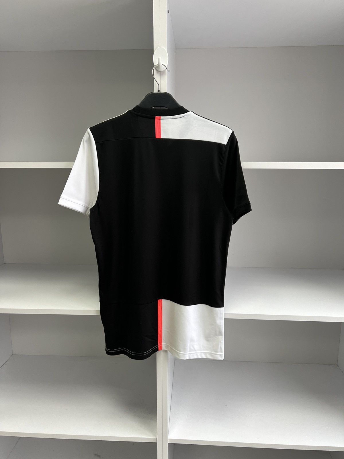 Adidas × Vintage Vintage Juventus 19/20 Home Jersey Size US S / EU 44-46 / 1 - 14 Thumbnail