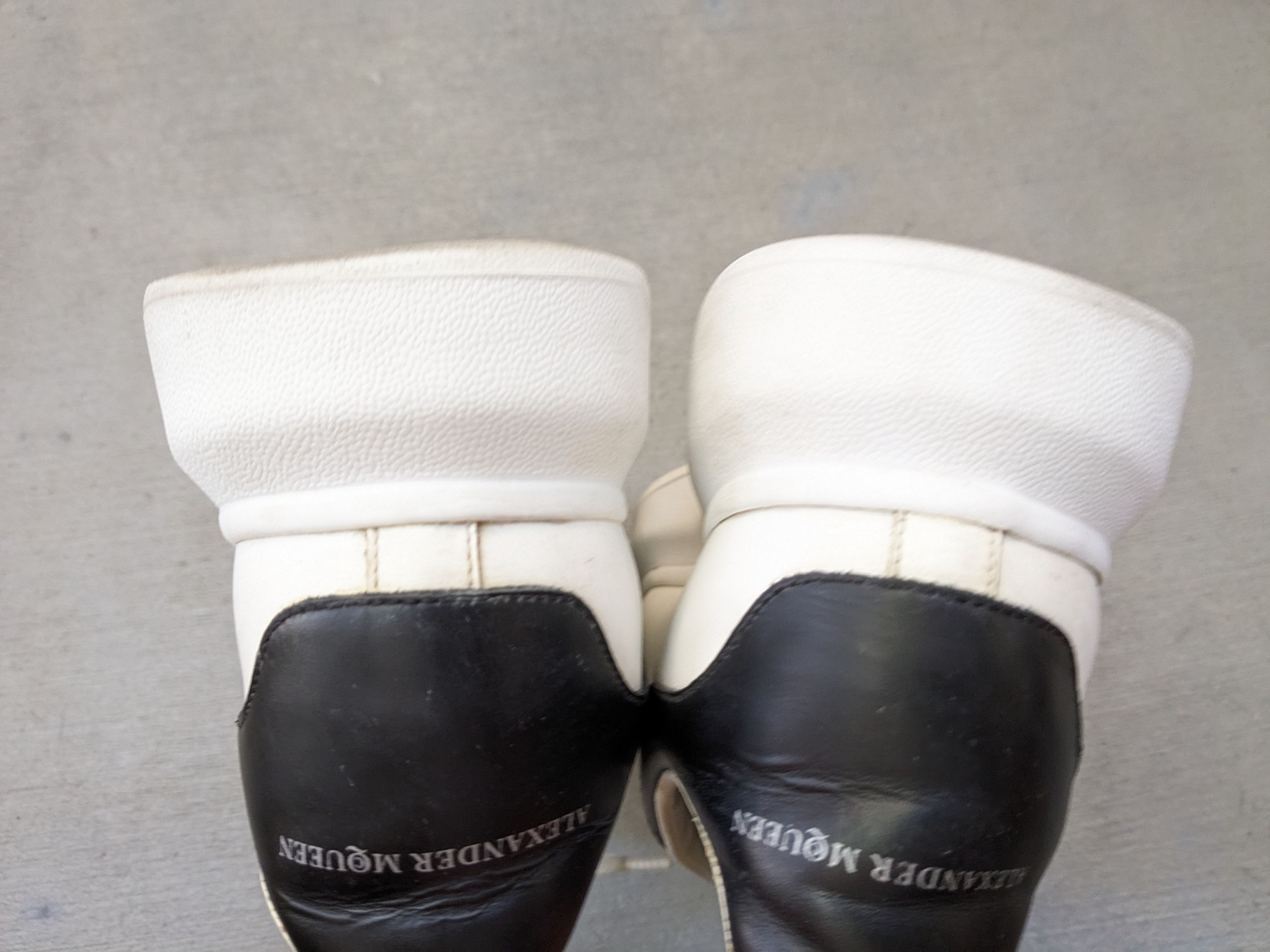 Alexander McQueen Alexander McQueen Larry Oversized Sneakers 9 42 White Black Size US 9 / EU 42 - 17 Thumbnail