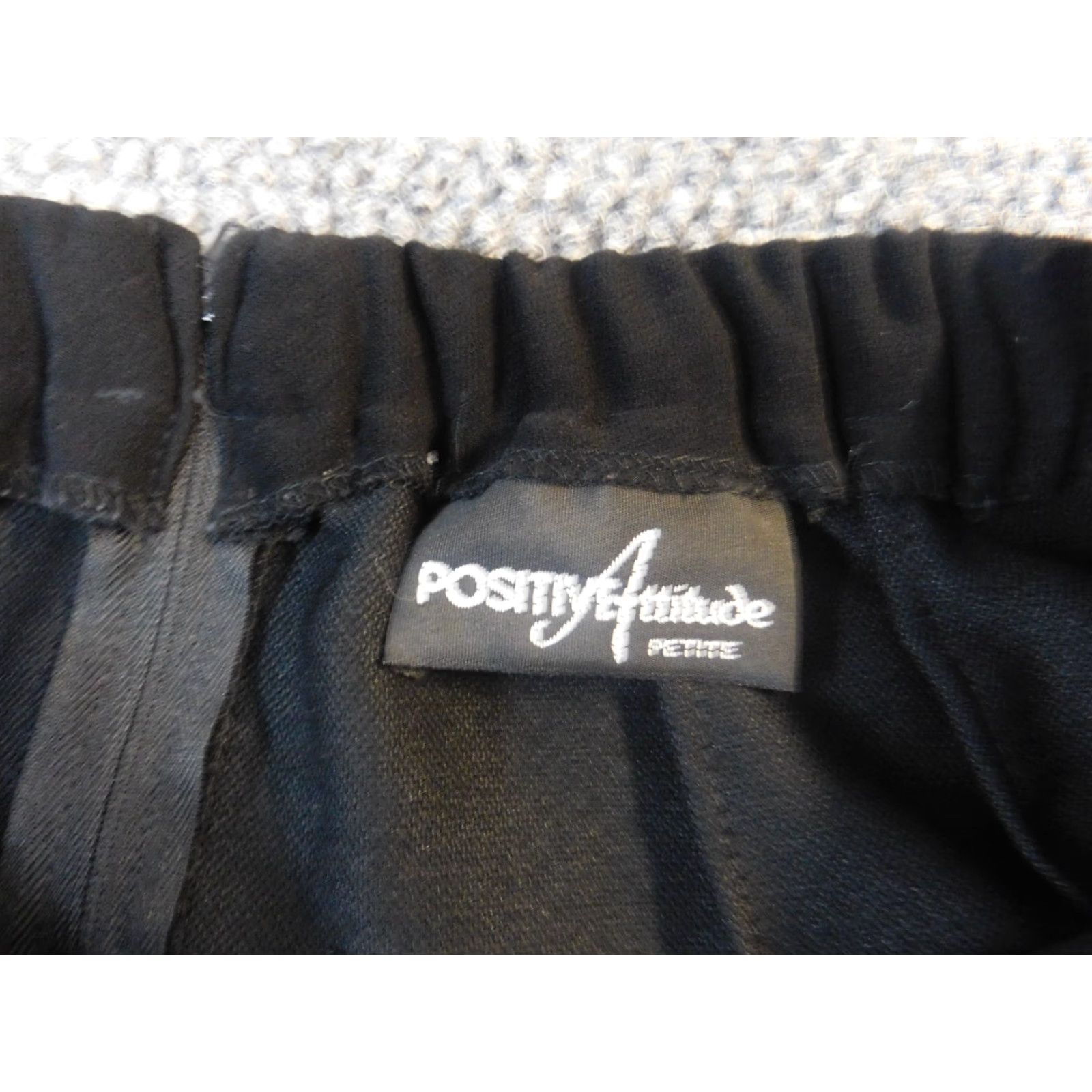 Vintage Positive Attitude Skirt Women's Regular Size 10P Black Knit Stretch A-Line Knee Length Zipper Casual Modern 2020s Size 32" / US 10 / IT 46 - 7 Thumbnail