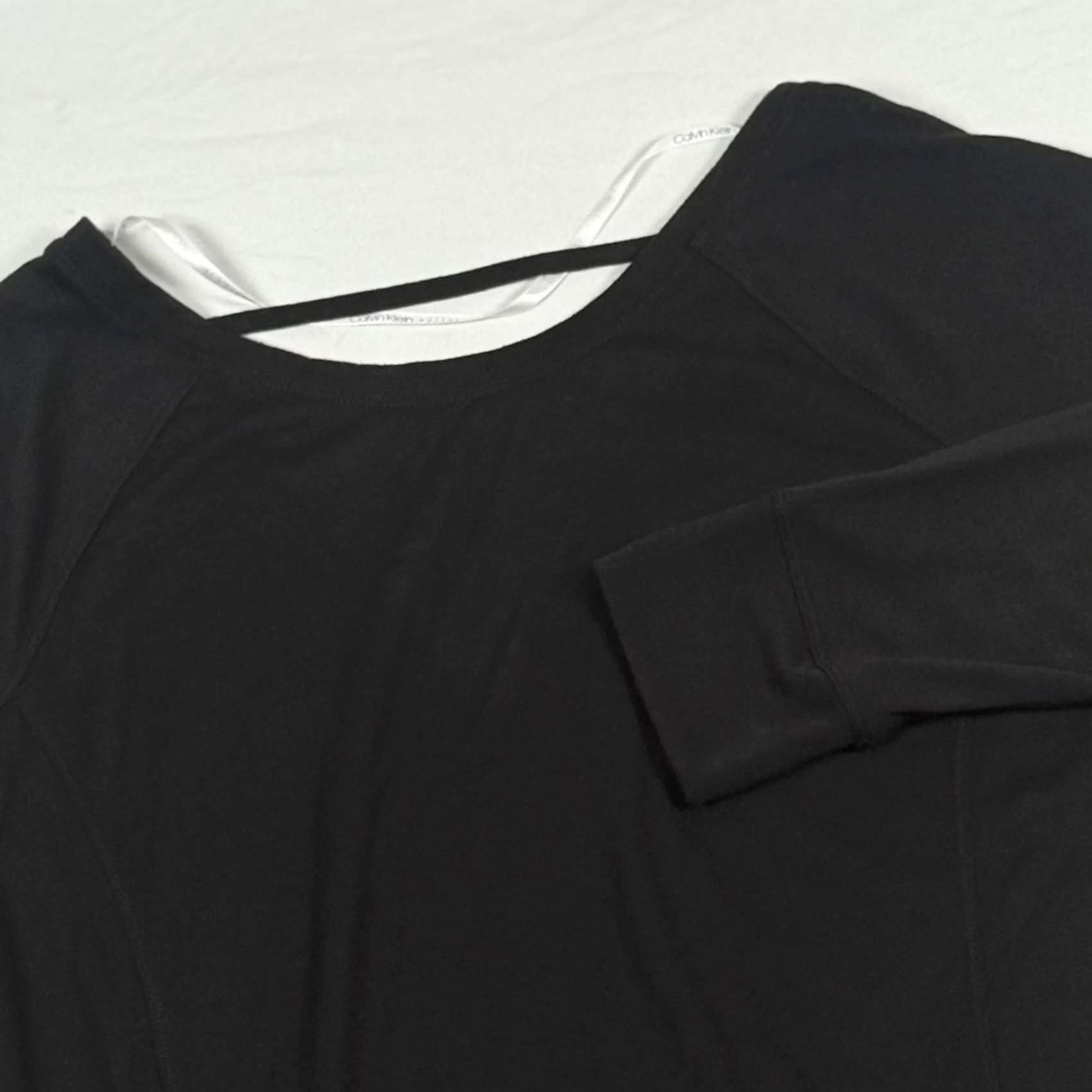 Calvin Klein Calvin Klein Performance Pullover Womens M Minimalist Sporty Chic Athleisure Black Size M / US 6-8 / IT 42-44 - 2 Thumbnail