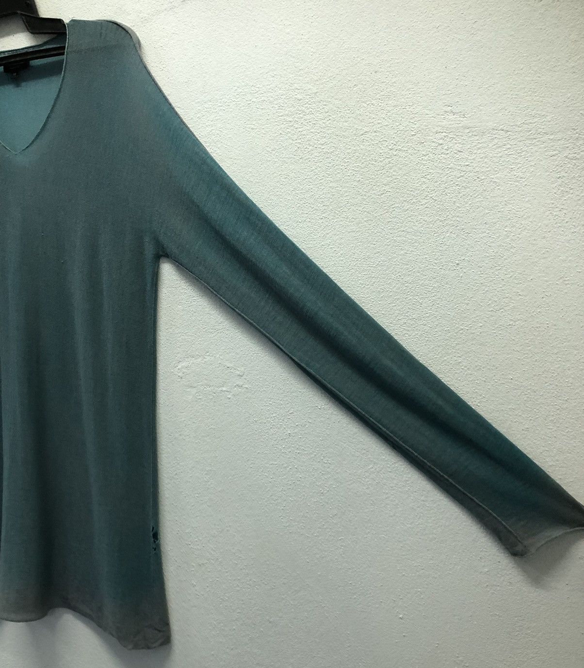 Giorgio Armani × Vintage Giorgio Armani Lightweight Knit V-Neck Sweater Made in Italy Size US M / EU 48-50 / 2 - 4 Thumbnail