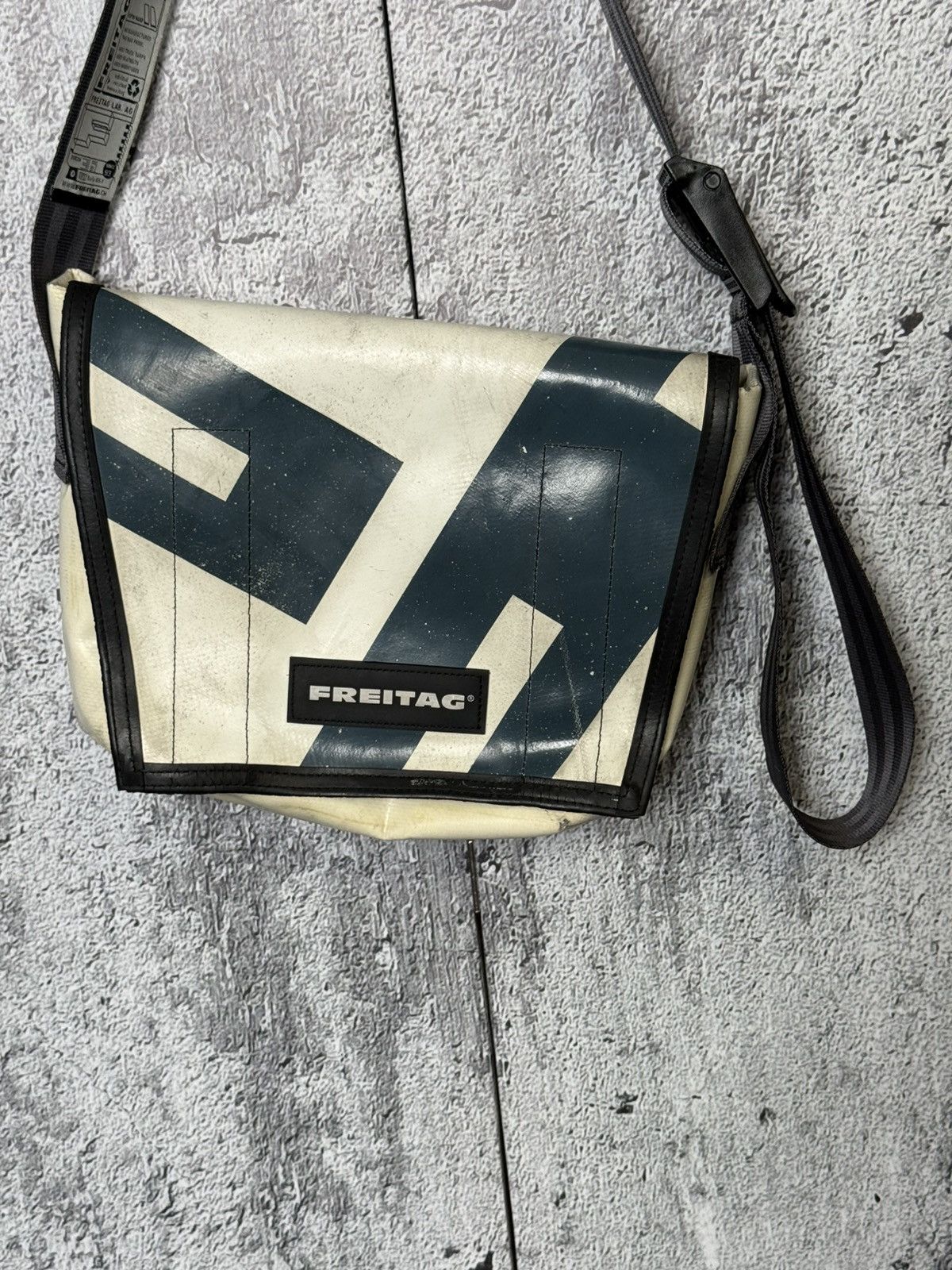 Freitag FREITAG G5.1 Messenger Bag Upcycled Truck Tarp Crossbody Size ONE SIZE - 2 Thumbnail