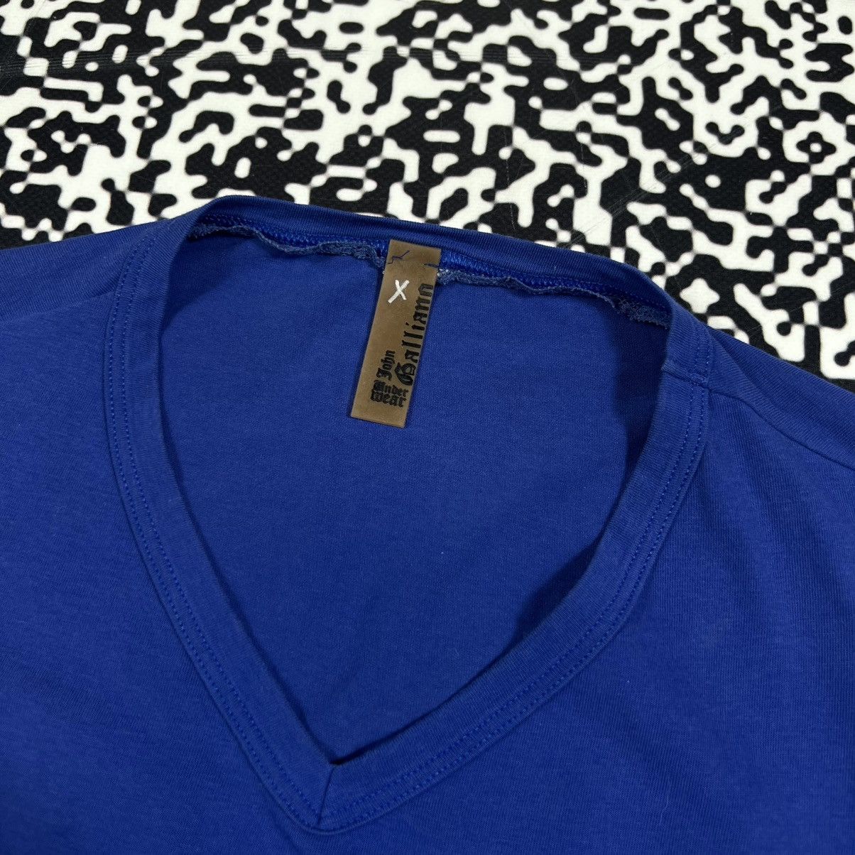 John Galliano Vintage Y2K John Galliano Luxury Casual V Neck T-shirt Size US M / EU 48-50 / 2 - 8 Thumbnail