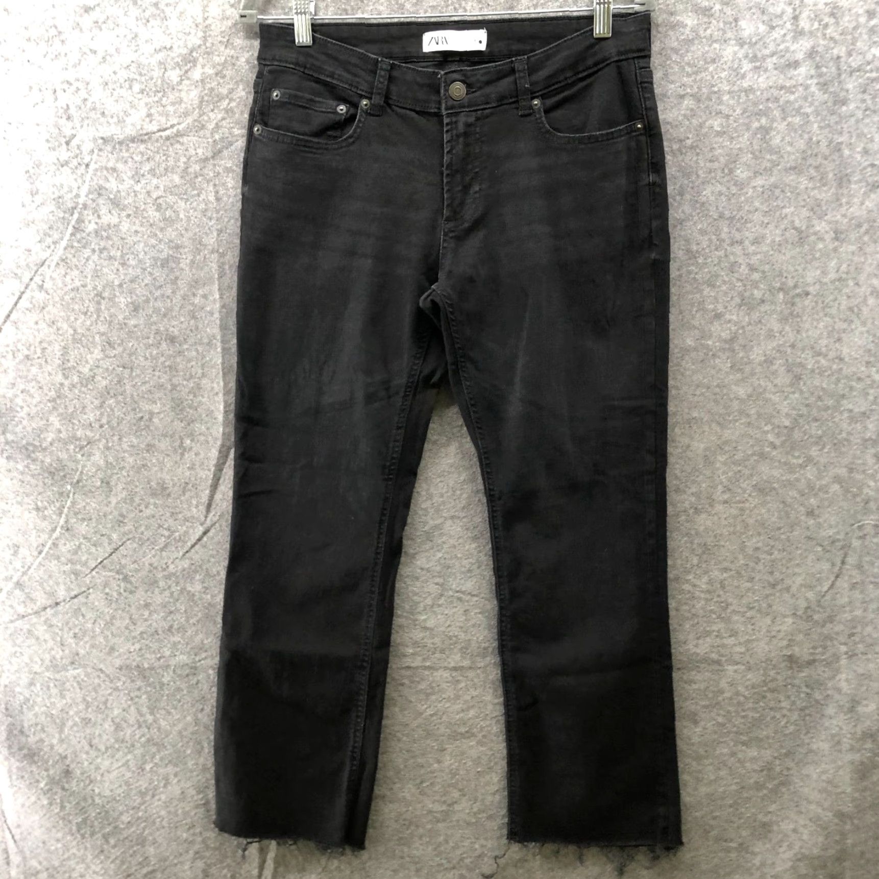 Zara Zara Low Rise Crop Straight Jeans Womens 8 Black Charcoal Wash Raw Hem Frayed Jeans Size 30" / US 8 / IT 44 - 2 Thumbnail