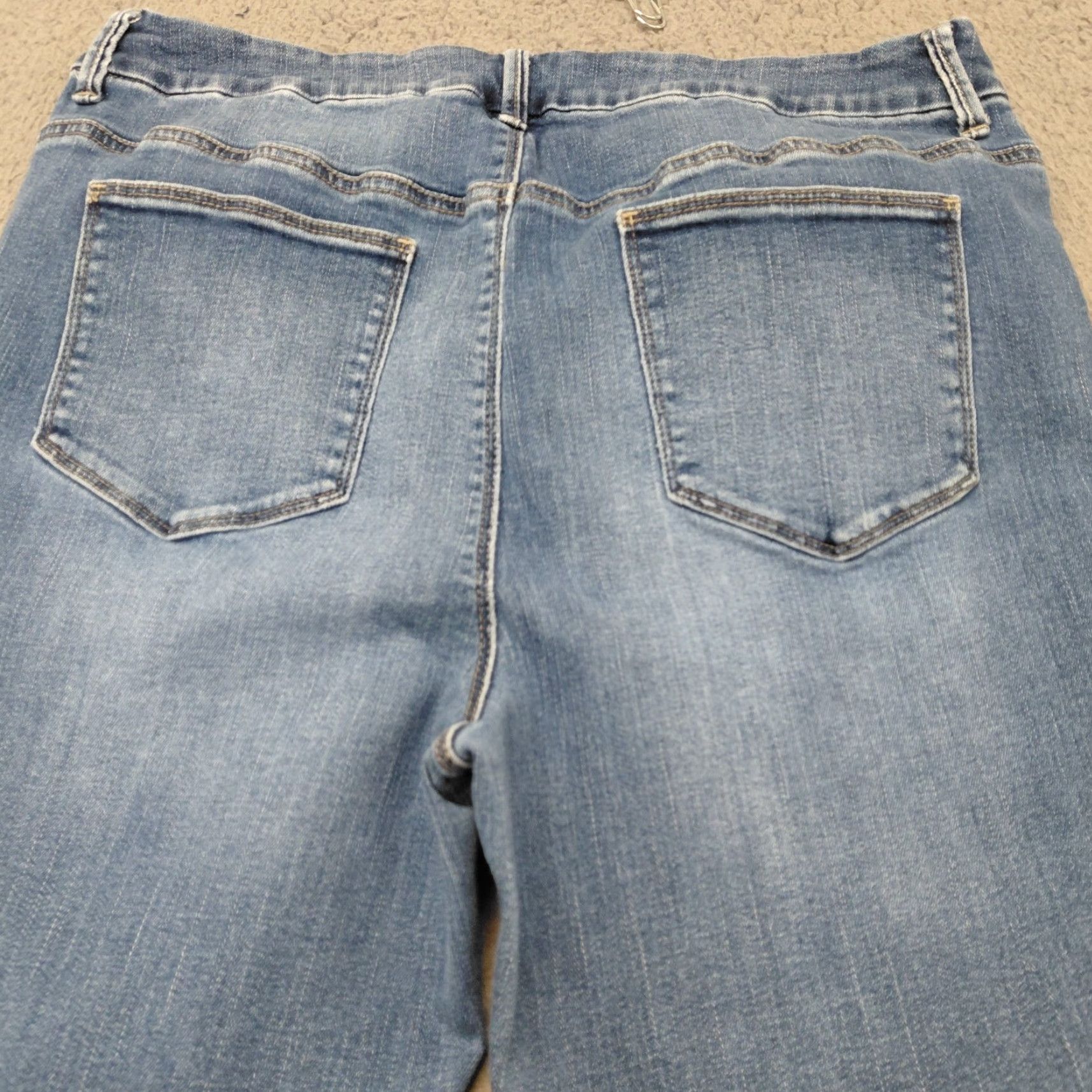 Vintage Chico's The Platinum Jegging Jeans Women’s Size 1 Blue Distressed 30X29 Stretch Regular Denim Medium Wash 5-Pocket Womens Jeans Size 25" / US 0 / IT 36 - 7 Thumbnail