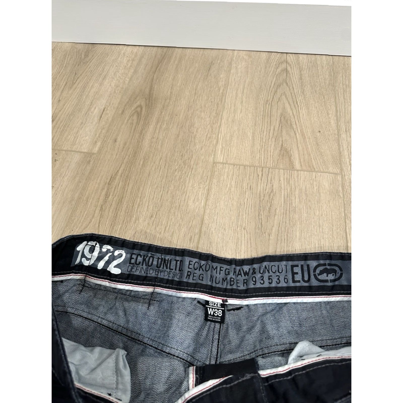 Ecko Unltd. Ecko Unltd. Jeans Men 38x32 Black Coated Relaxed Straight Leg Denim Waxed 5-Pocket Regular Rise Mid Inseam 32 Tightness: N/A Size US 38 / EU 54 - 5 Thumbnail
