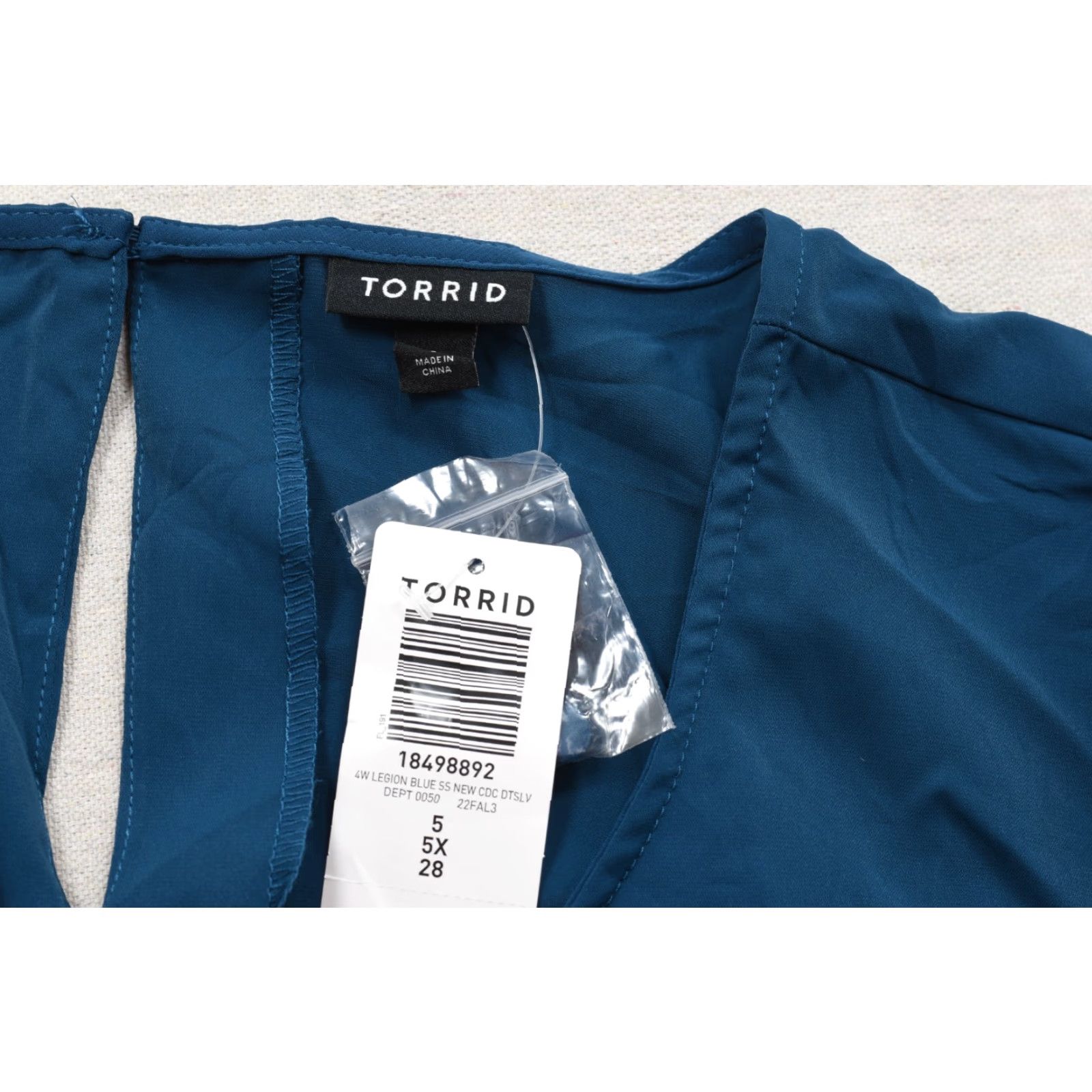 Torrid Torrid Plus Size 5X 28 Legion Blue SS Ruched Sleeve Blouse New Size XXL / US 16-18 / IT 52-54 - 8 Thumbnail