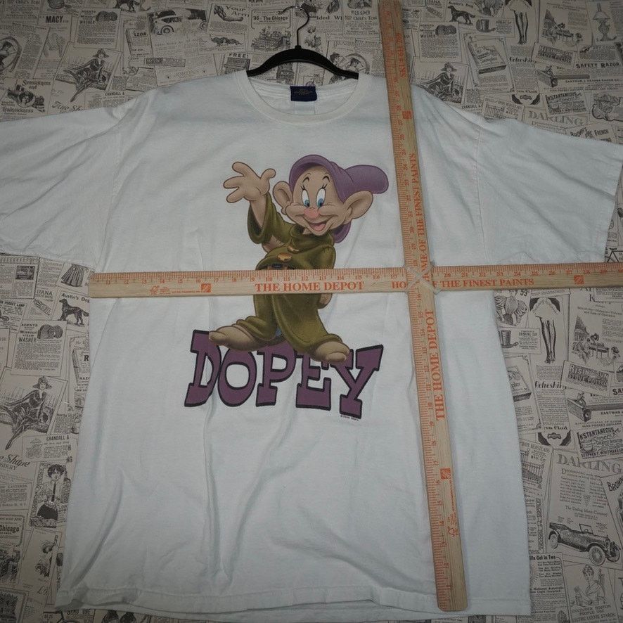 Disney Large-Vintage Y2K dopey seven dwarfs Snow White 1990s tshirt Size US L / EU 52-54 / 3 - 4 Thumbnail
