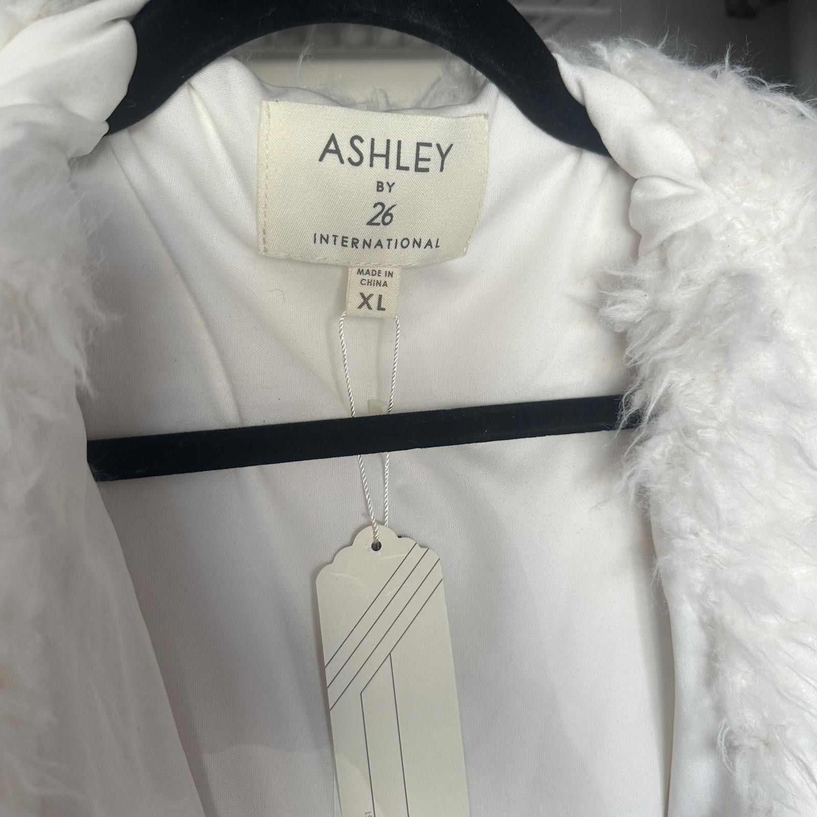 Ashley Marc Hovelle Ashley By 26 International Cozy White Faux Fur Vest - XL Size XL / US 12-14 / IT 48-50 - 2 Thumbnail