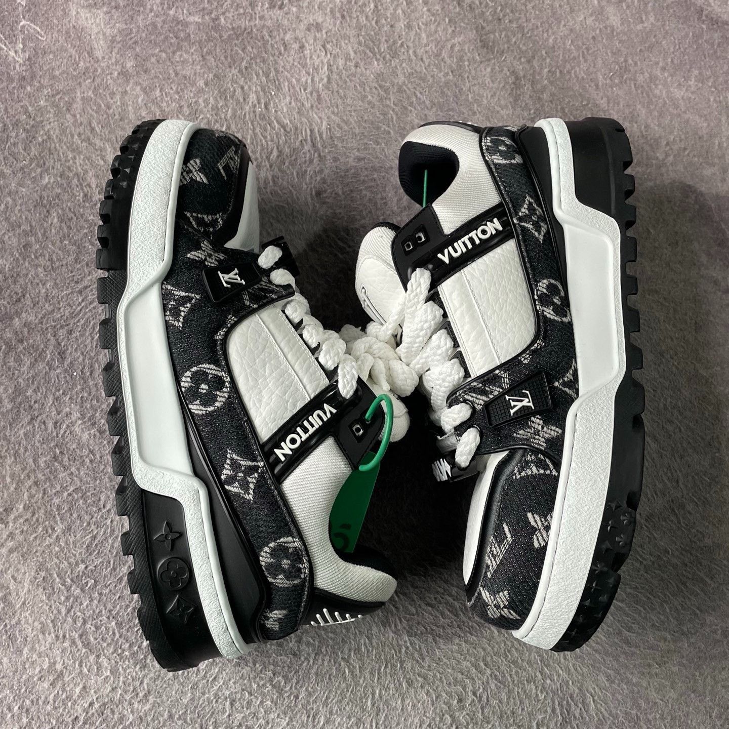 Louis Vuitton Louis Vuitton Trainer Maxi Black White Denim Size US 9.5 / EU 42-43 - 6 Thumbnail