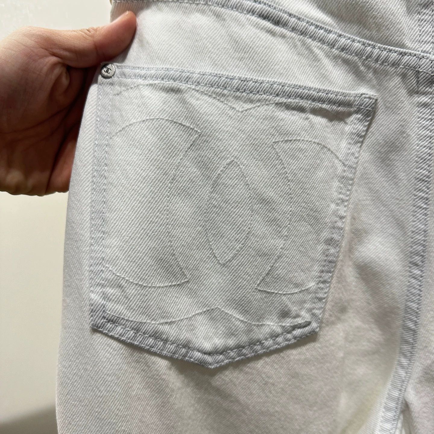 Chanel Chanel apr142 21B CC Logo Button Jeans 36 Size 26" / US 2 / IT 38 - 7 Thumbnail