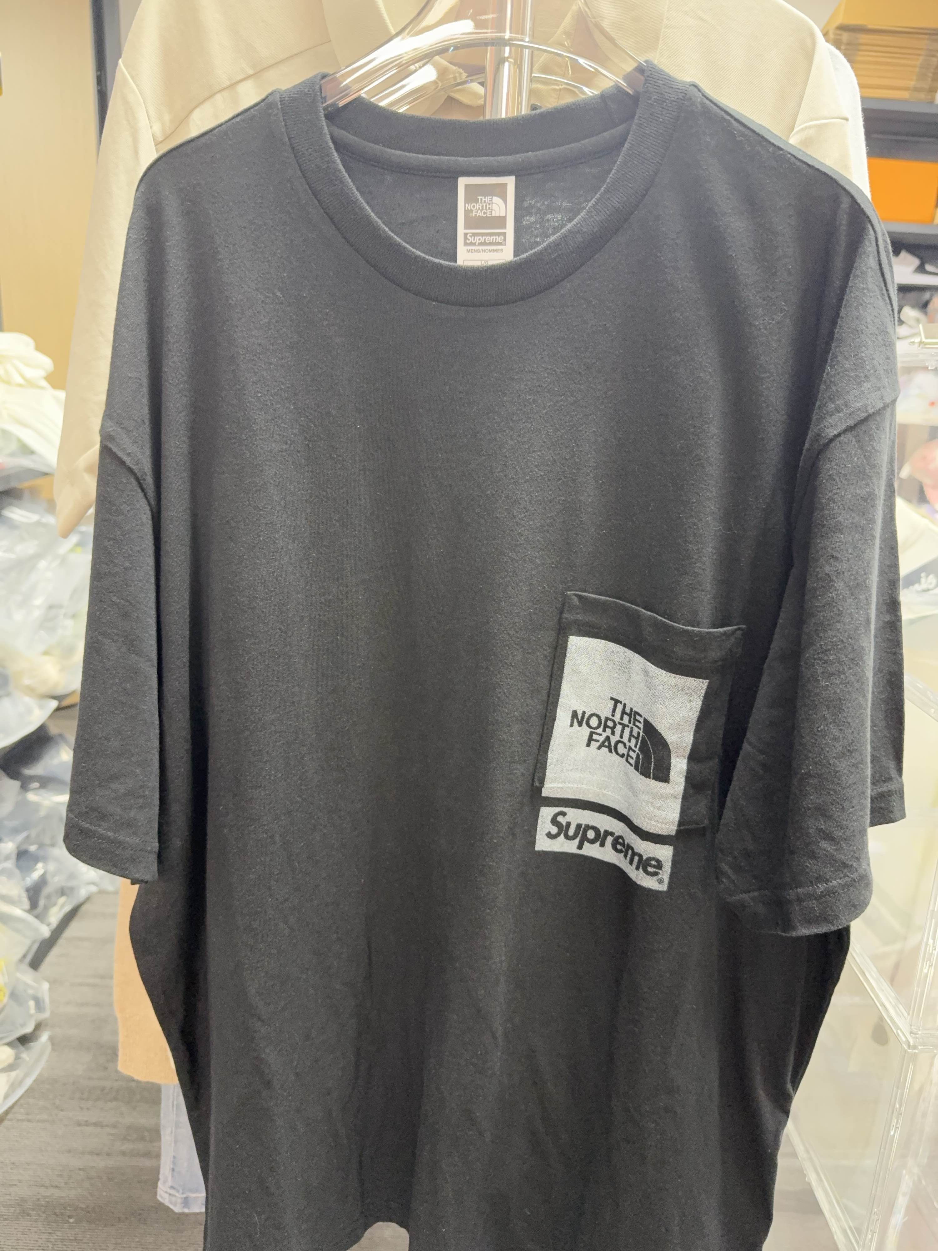Supreme × The North Face Supreme x The North Face Pigment Pocket