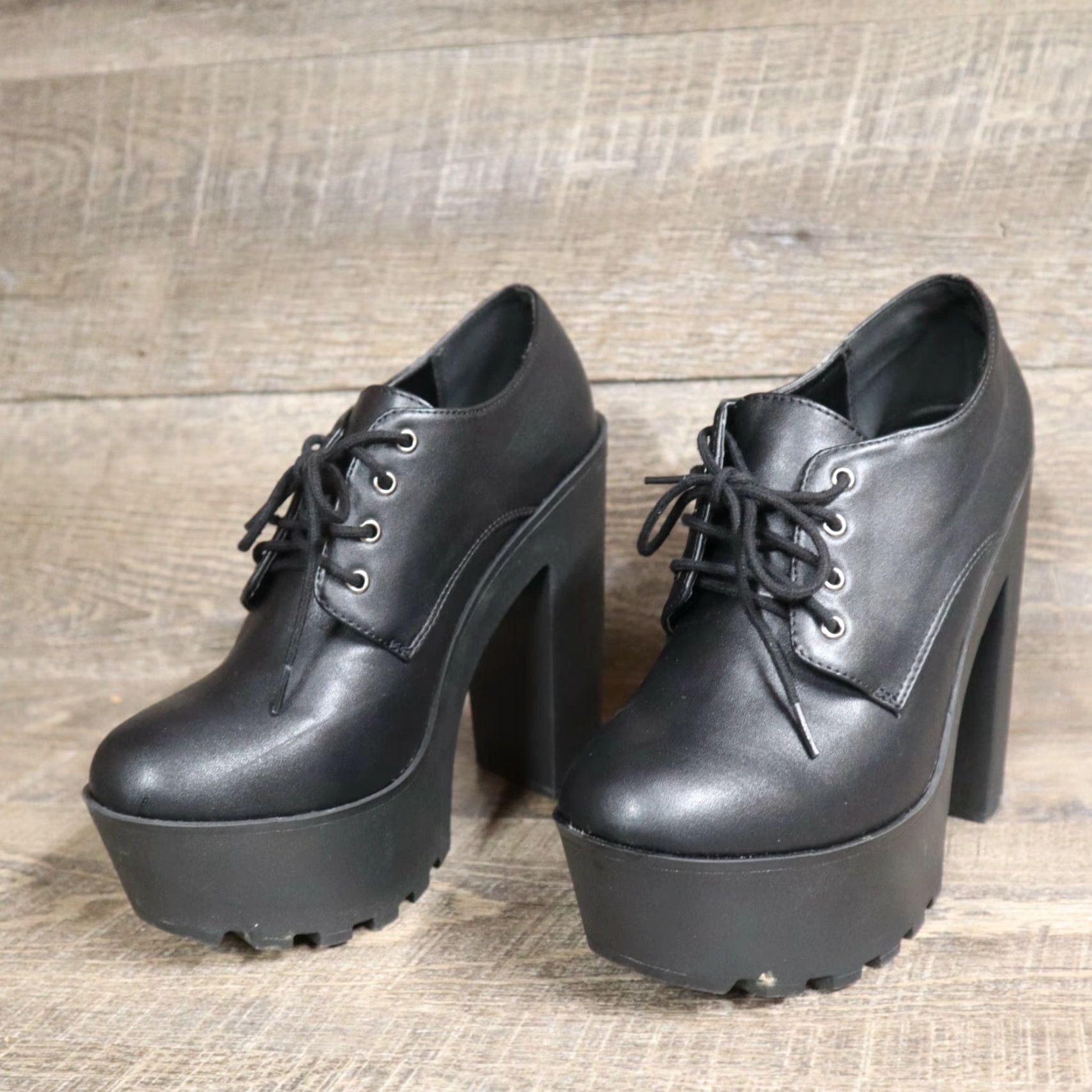 Vintage VINTAGE Soda Platform Boot Heels Lace Up Shearling Black Women's Size 9 Size US 9 / IT 39 - 2 Thumbnail