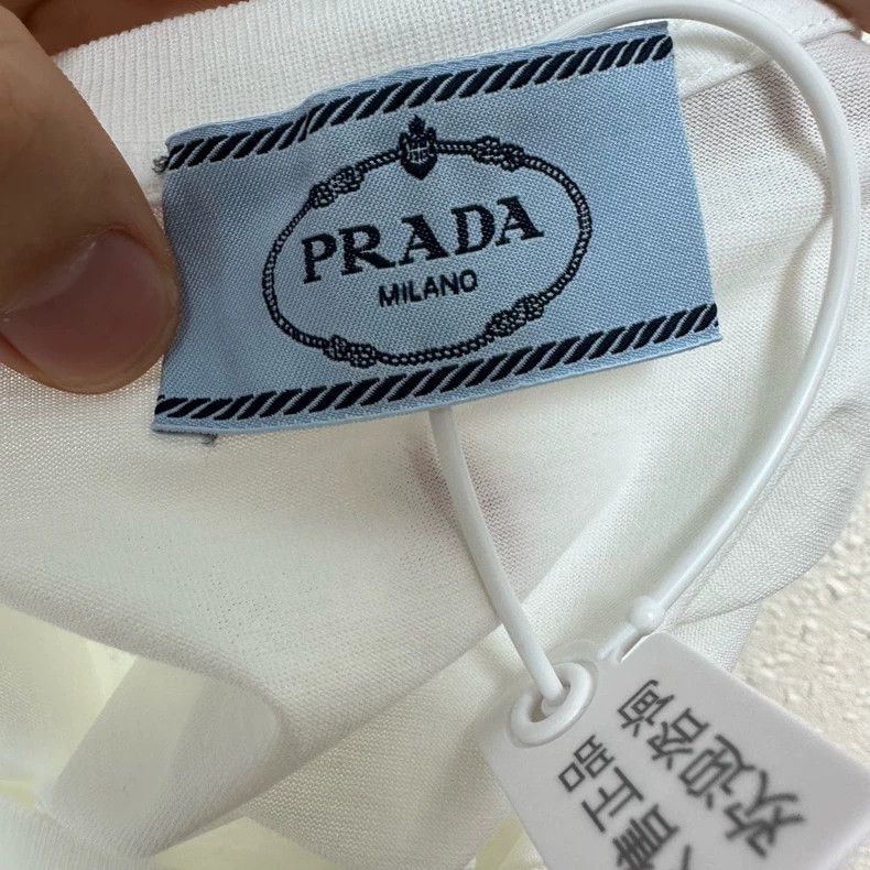 Prada Prada Classic triangle logo white short sleeve Size US M / EU 48-50 / 2 - 3 Thumbnail