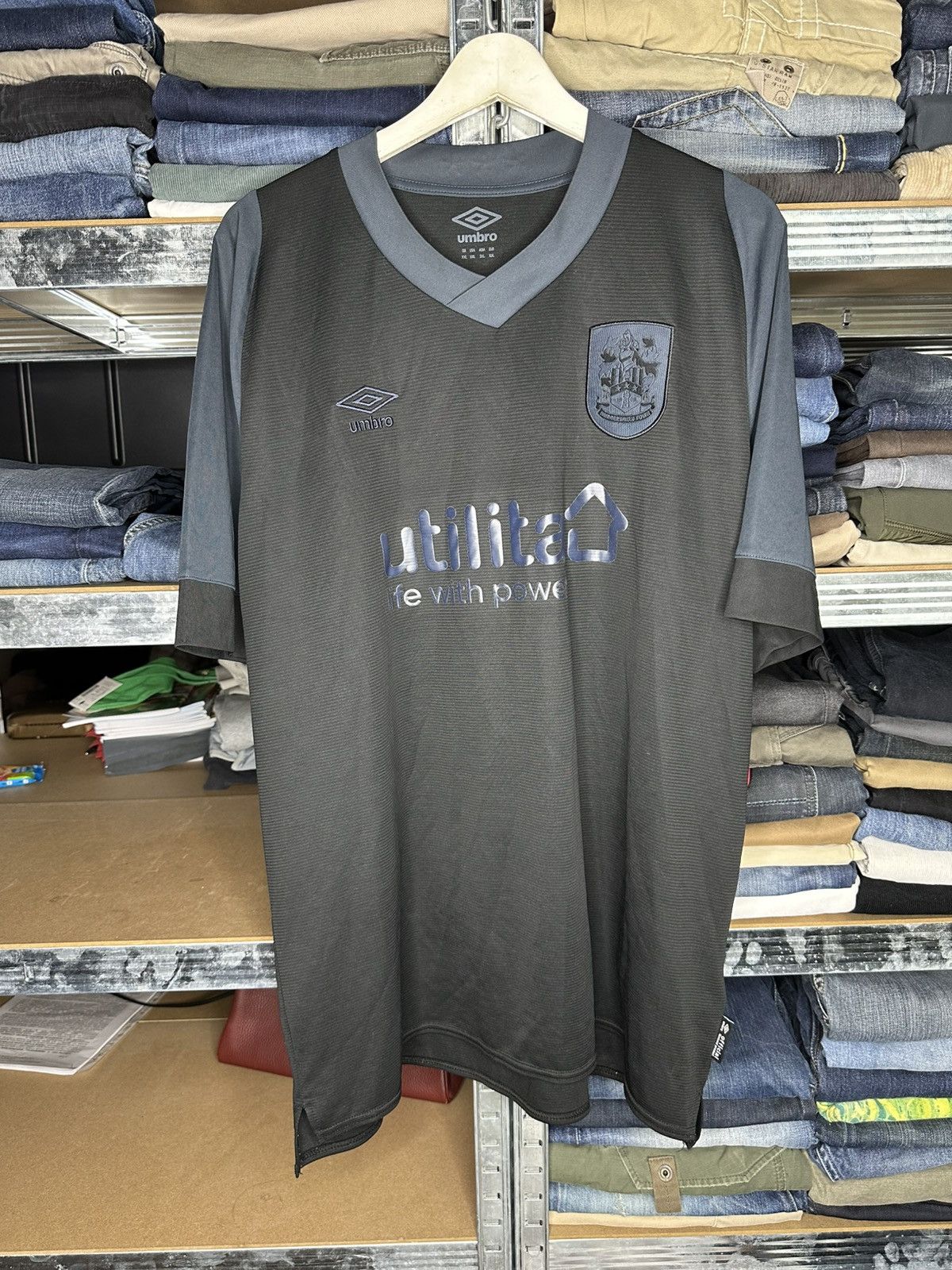 Umbro Umbro Huddersfield Town 2022/23 football shirt Size XXL Size US XXL / EU 58 / 5 - 1 Thumbnail