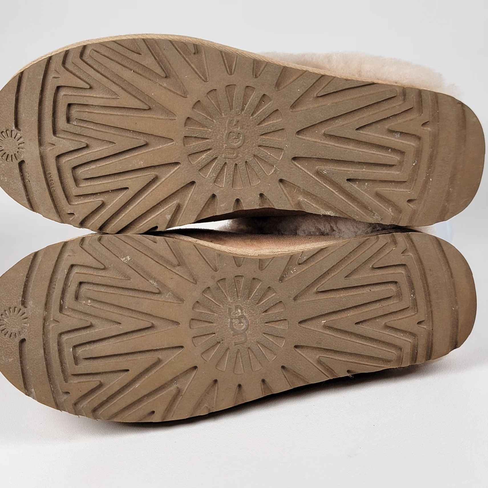 Ugg UGG Disquette Slipper Women 8 US 39 EU Sand Fur Trim Cushioned Lined Suede Platform Winter Size ONE SIZE - 7 Thumbnail