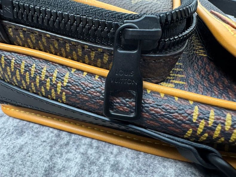 Louis Vuitton Louis Vuitton Co-branded presbyopic camera case bag Size ONE SIZE - 3 Thumbnail