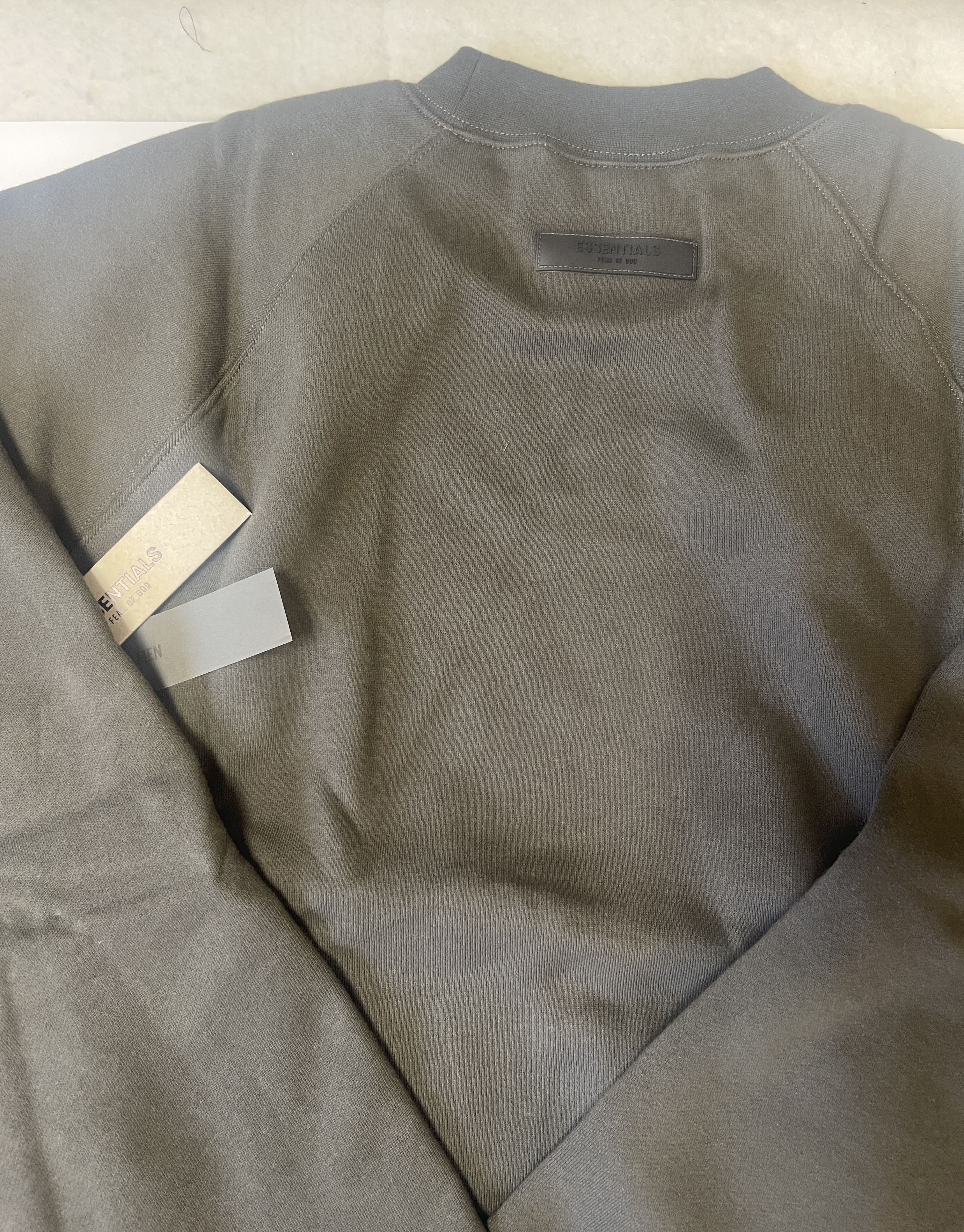 Essentials 🔥Fear of God Essentials Crewneck Off Black Sz (M) Size US M / EU 48-50 / 2 - 8 Thumbnail
