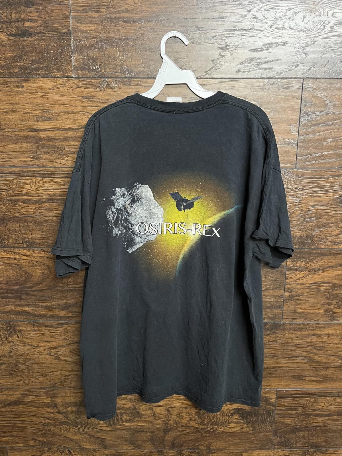 Gildan Osiris Rex NASA Asteroid T-shirt Bennu Osiris-Rex Tee XL Size US XL / EU 56 / 4 - 1 Thumbnail