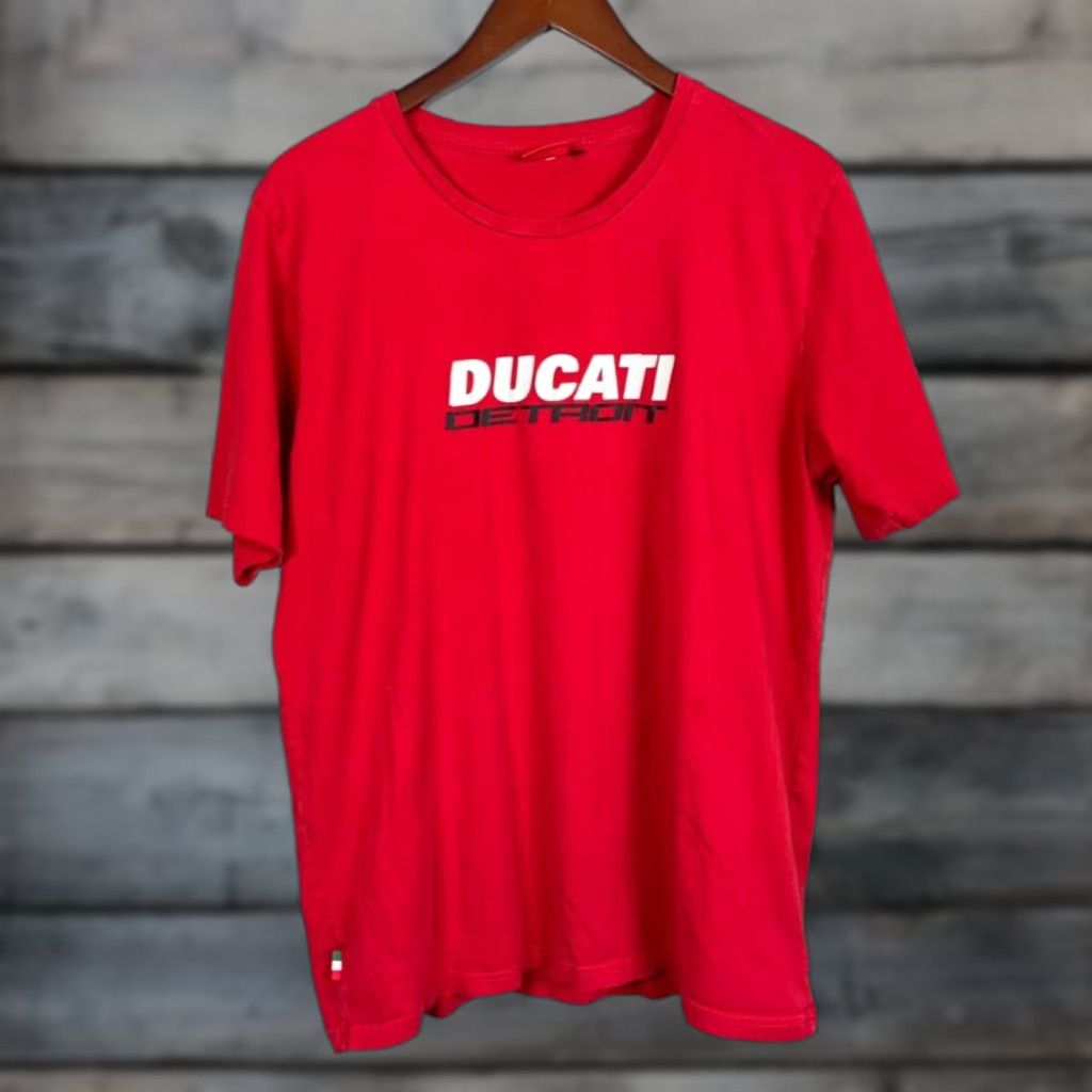 Vintage VINTAGE Ducati Men’s Graphic Print T-Shirt XL Adult Red Cotton Short Sleeve City Cars Official Size US XL / EU 56 / 4 - 1 Thumbnail