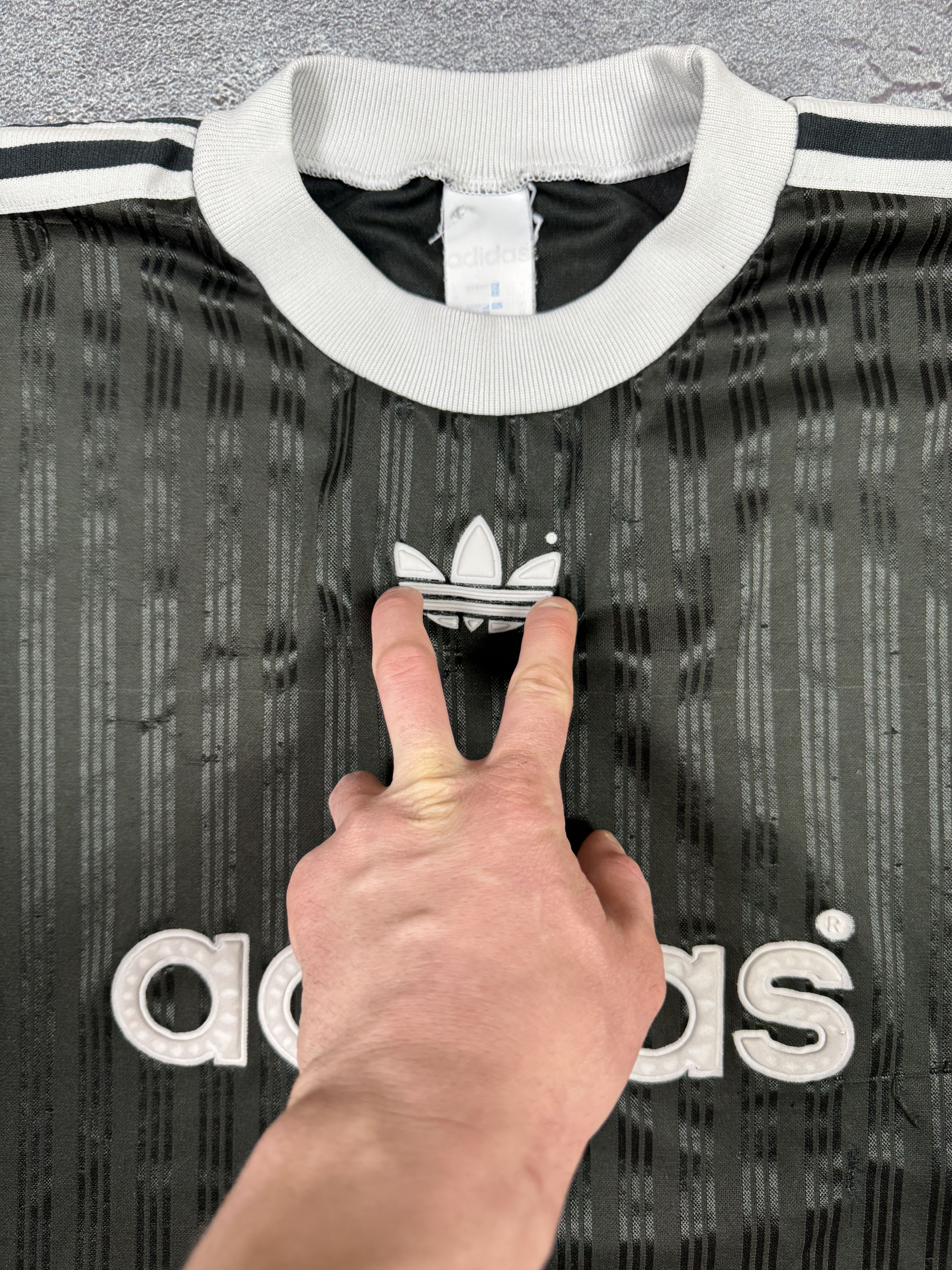 Adidas Adidas Vintage 2000s Jersey T-Shirt Tee Size L Streetwear Size US L / EU 52-54 / 3 - 4 Thumbnail