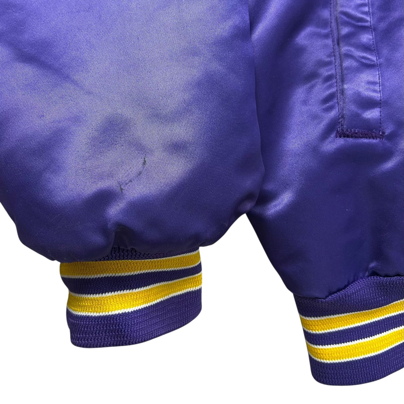 NBA 90s LA LAKERS SATIN BOMBER JACKET PURPLE SIZE XL MADE IN USA Size US XL / EU 56 / 4 - 9 Thumbnail