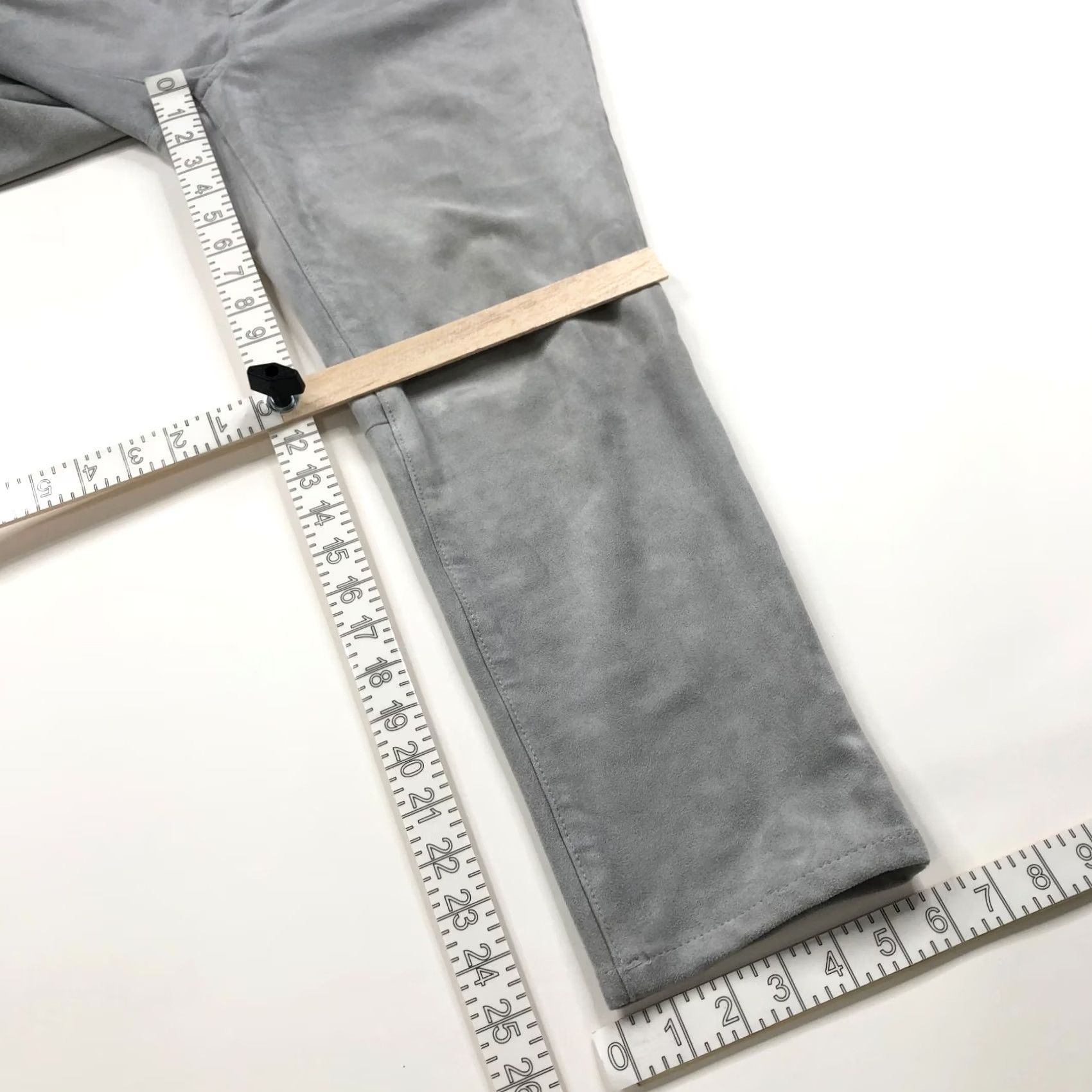 Vintage Chico's Faux Suede 1.5 Mid Rise Slim Straight Pants Gray MINT Size 26" / US 2 / IT 38 - 4 Thumbnail