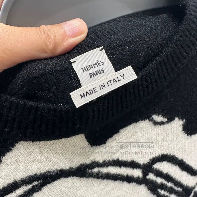 Hermes Hermes Black and White Pig Nose Button Cashmere Sweater Size XXS / US 00 / IT 34 - 4 Thumbnail