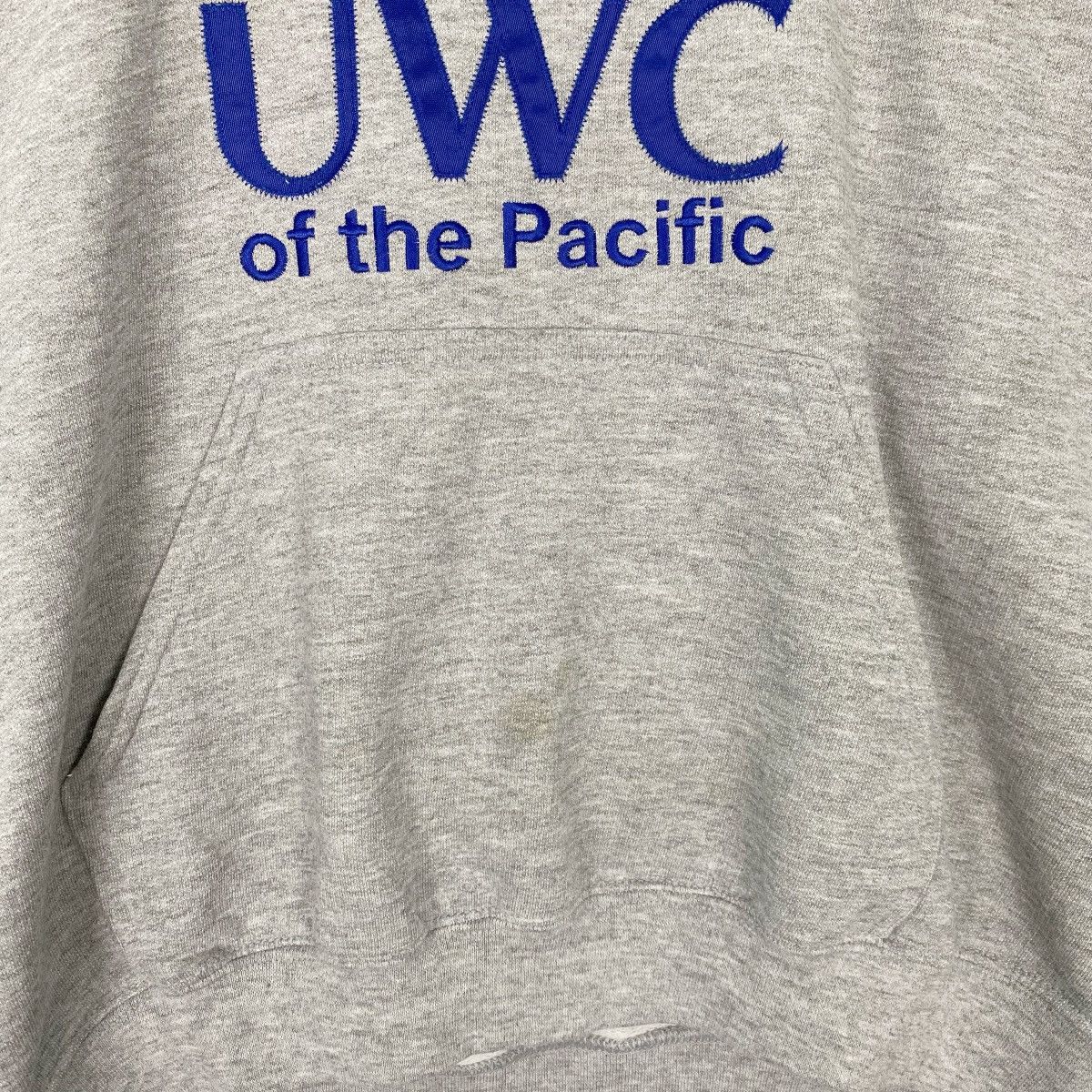 Vintage Vintage Pearson College Hoodie Grey Big Logo Pullover Size M Size US M / EU 48-50 / 2 - 5 Thumbnail